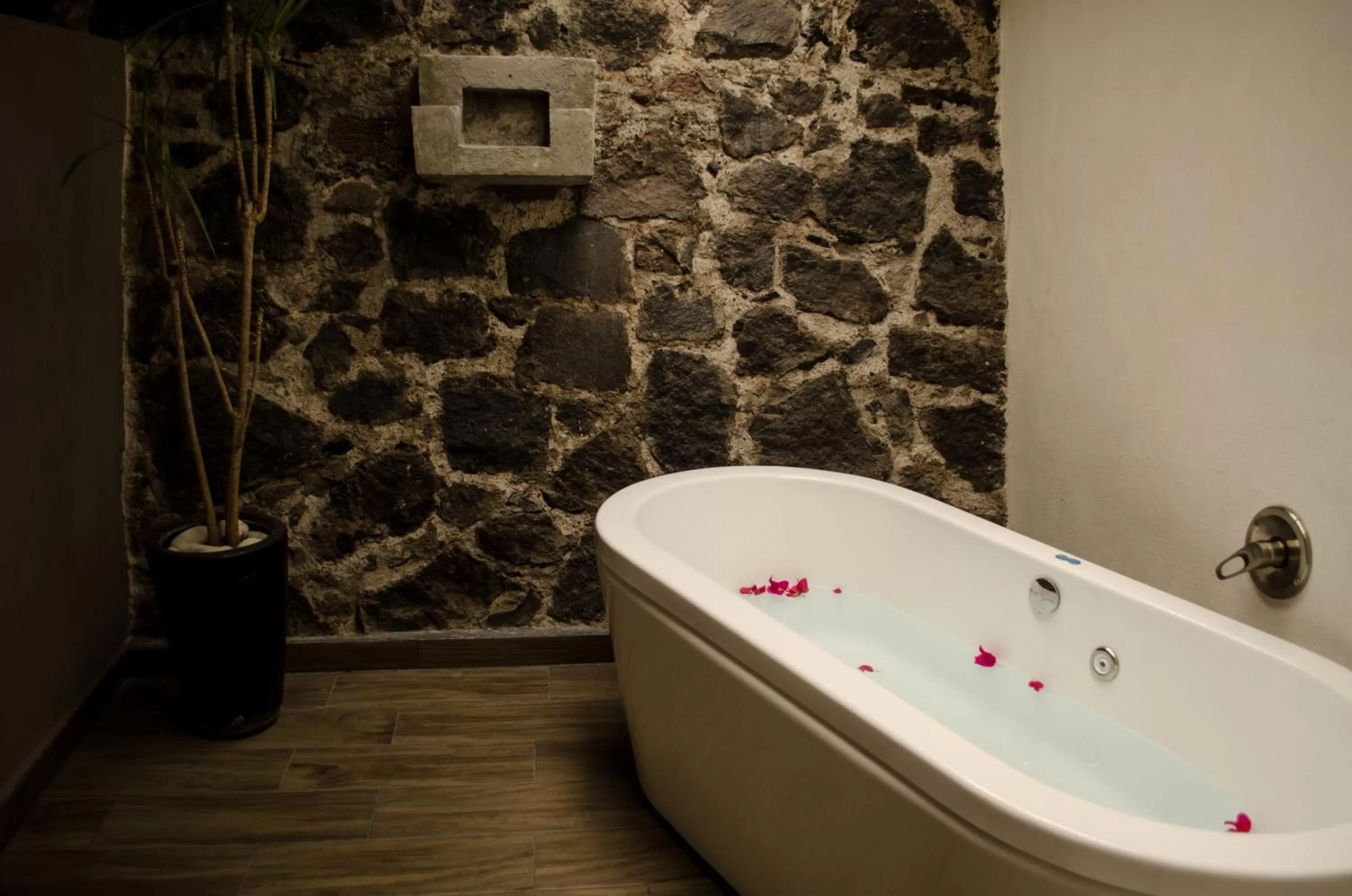 Bath in Río Tinto Hotel Boutique