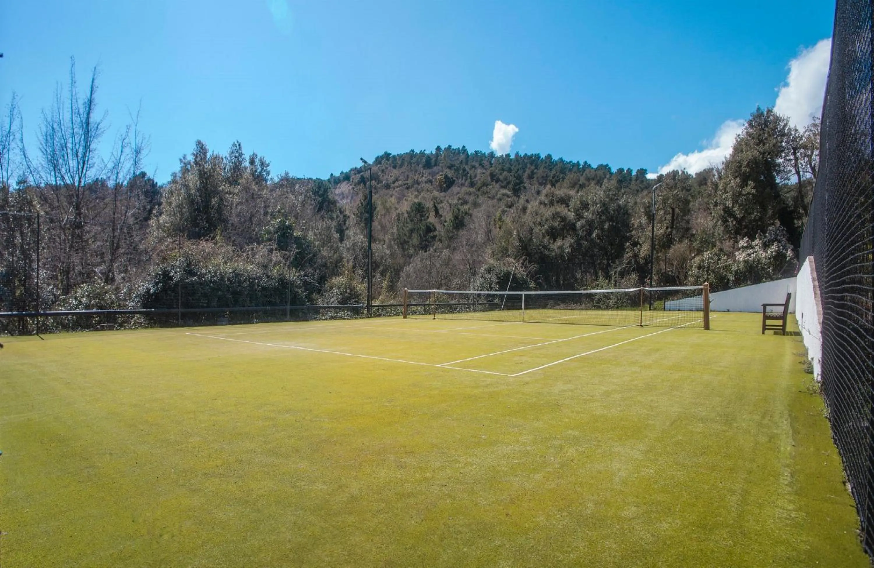 Tennis court in Hotel Restaurant La Vague de Saint Paul