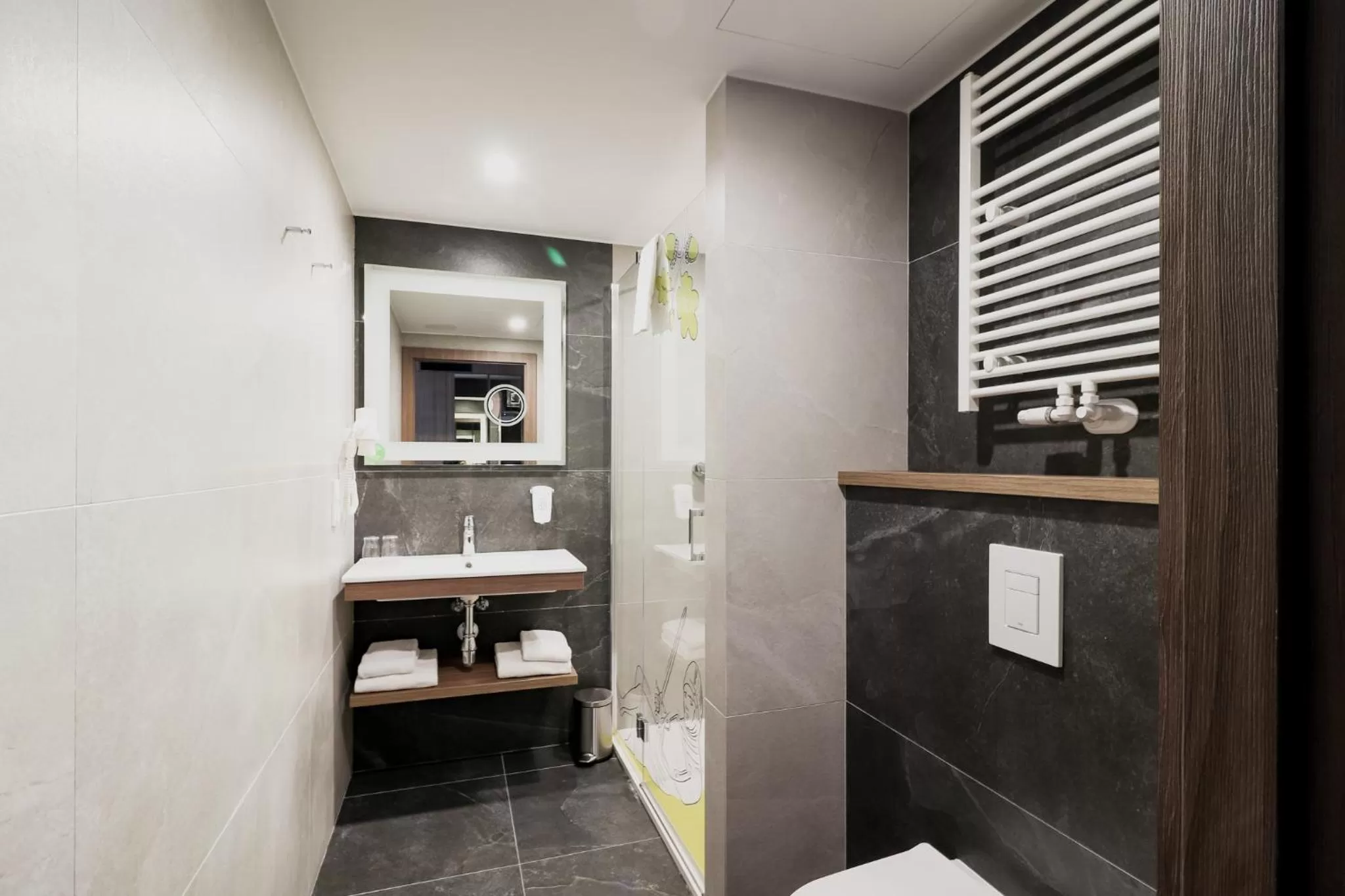 Bathroom in ibis Styles Lublin Stare Miasto