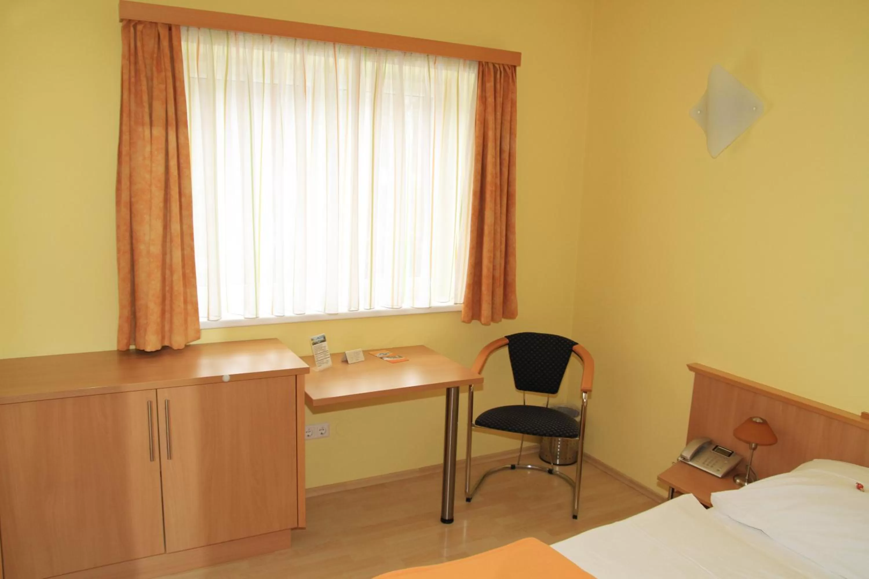 Day, Bed in Hotel Highway - Bed & Breakfast