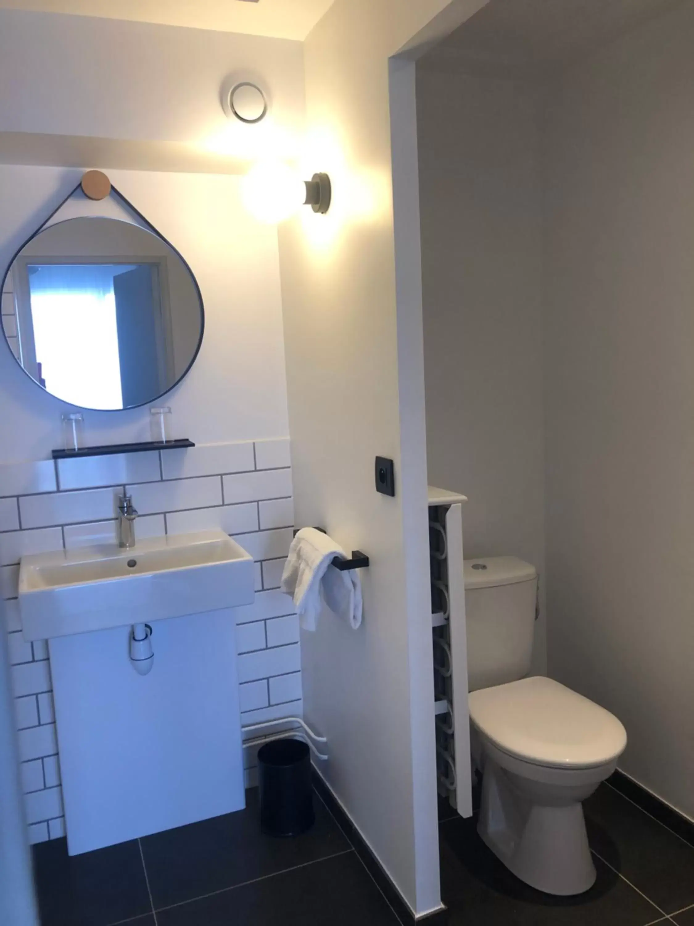 Superior PRM Room with Two Single Beds in Ibis Centre Millau Superior PRM Room with Two Single Beds in Ibis Centre Millau