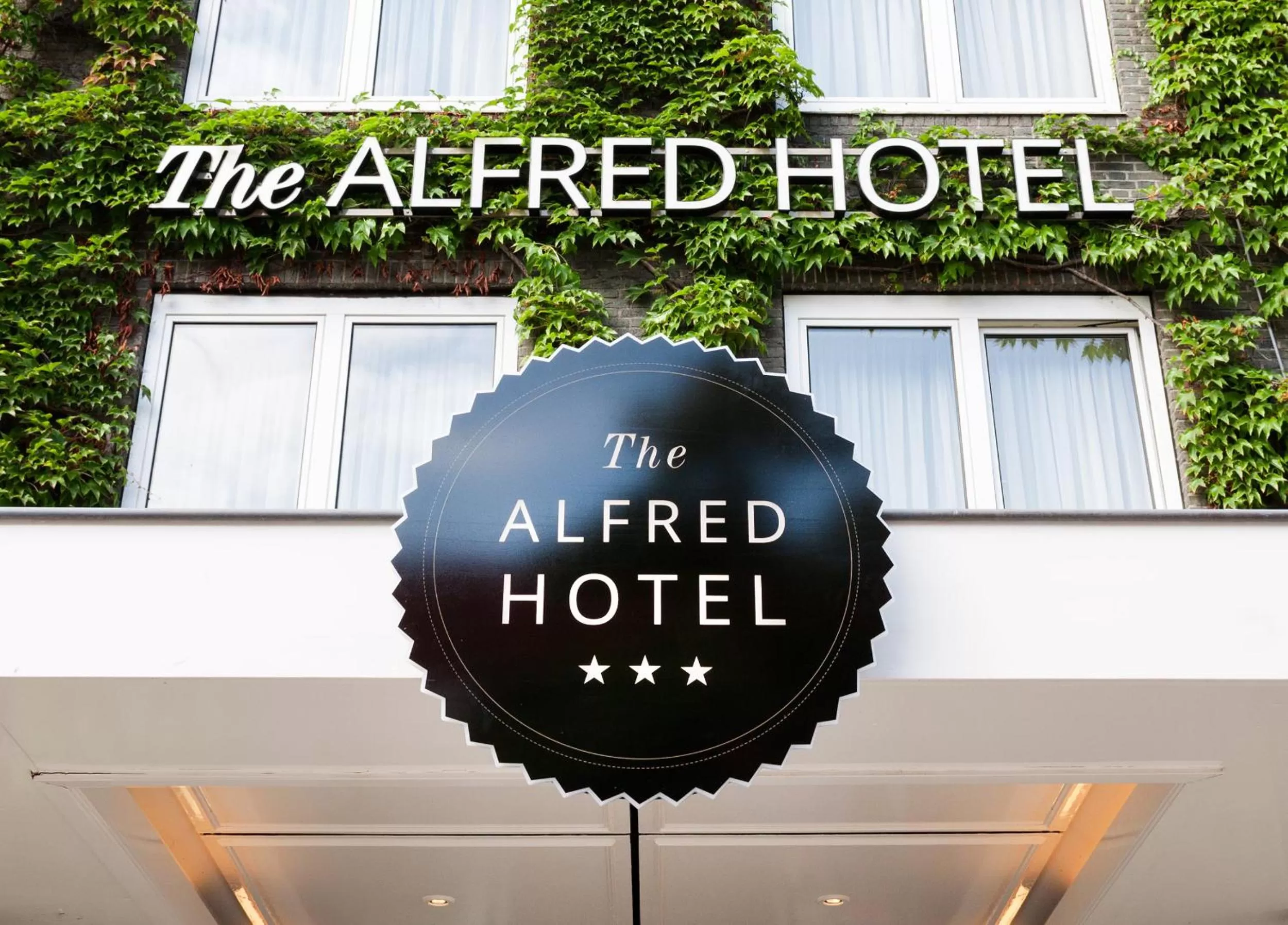 Facade/entrance in The Alfred Hotel