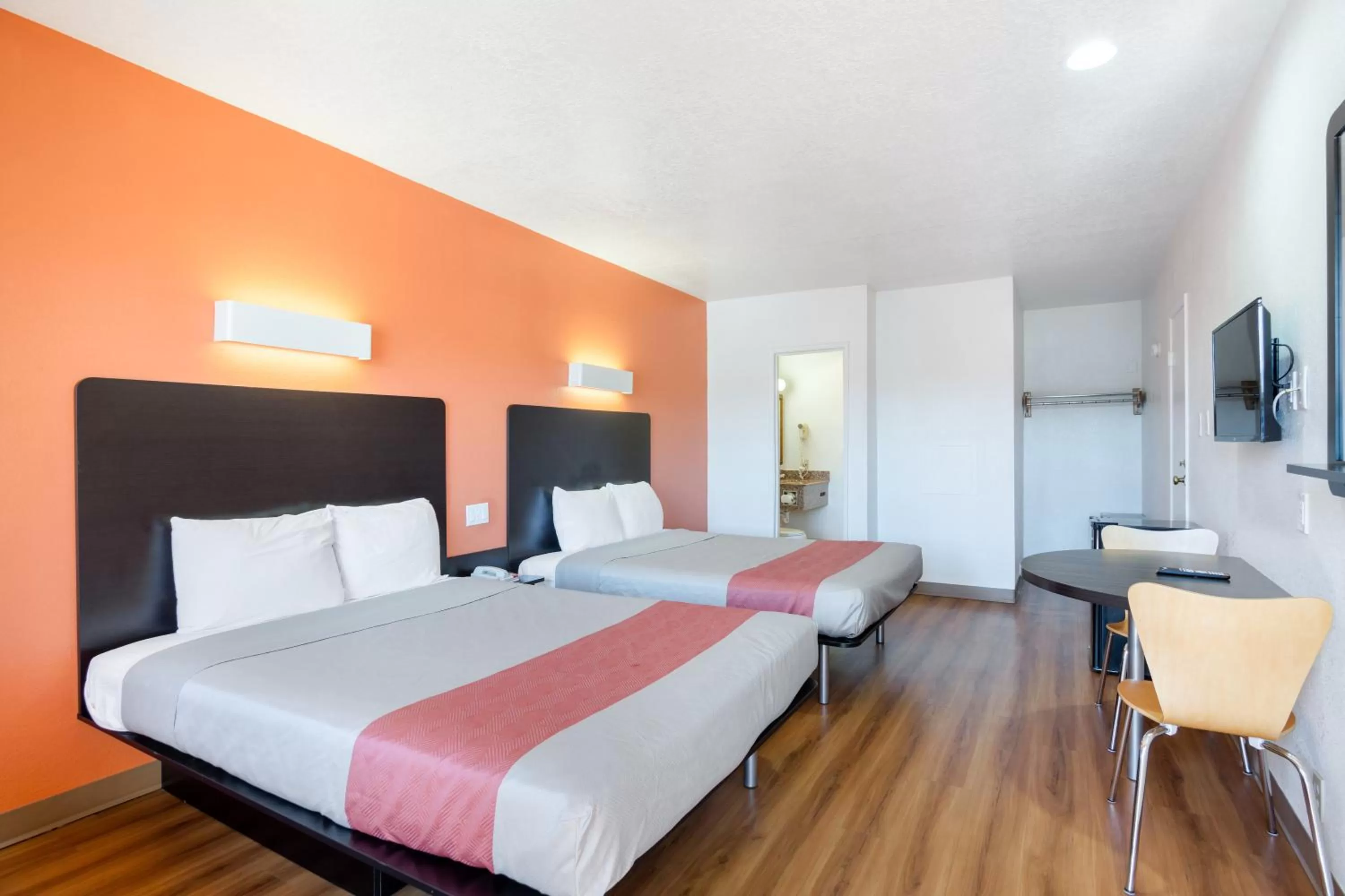 Bedroom, Bed in Motel 6-Santa Fe, NM - Downtown