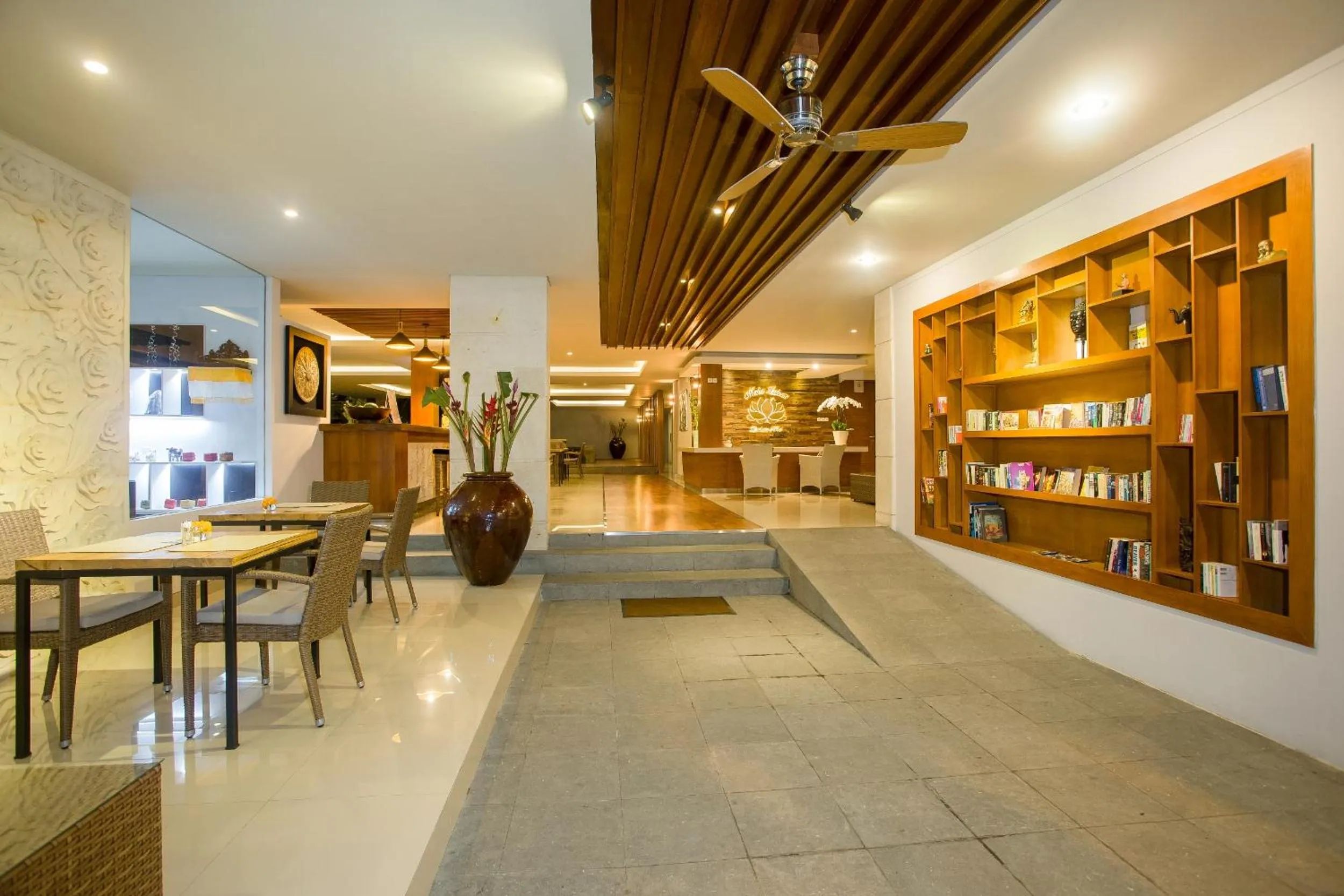 Restaurant/places to eat in Mahalaksmi Boutique Hotel