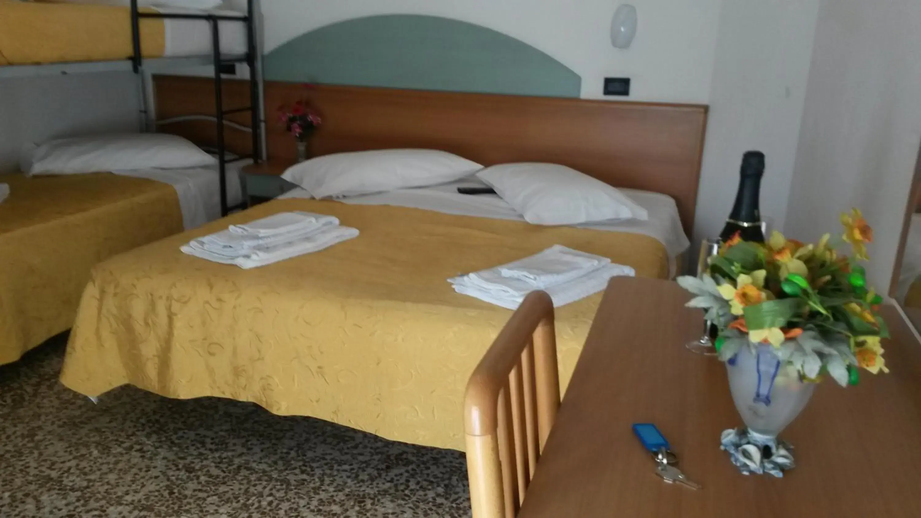 Triple Room in Hotel Orchidea Triple Room in Hotel Orchidea