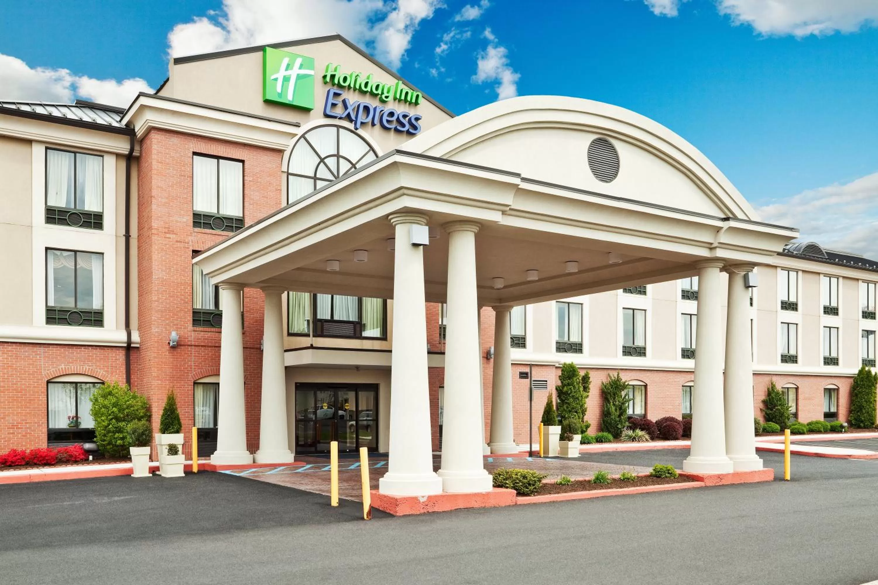 Property building in Holiday Inn Express and Suites Quakertown - Allentown Area by IHG