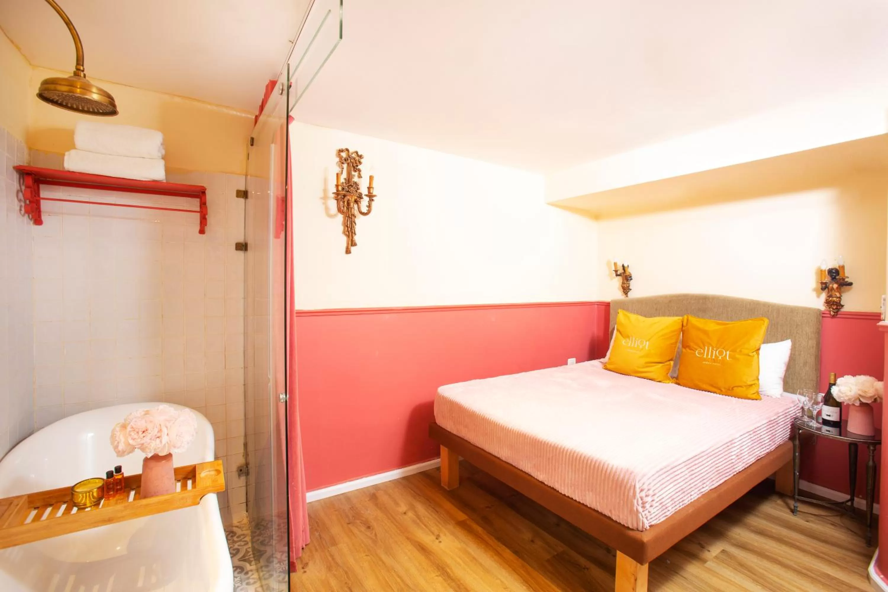 Shower in The Elliot - Adults only