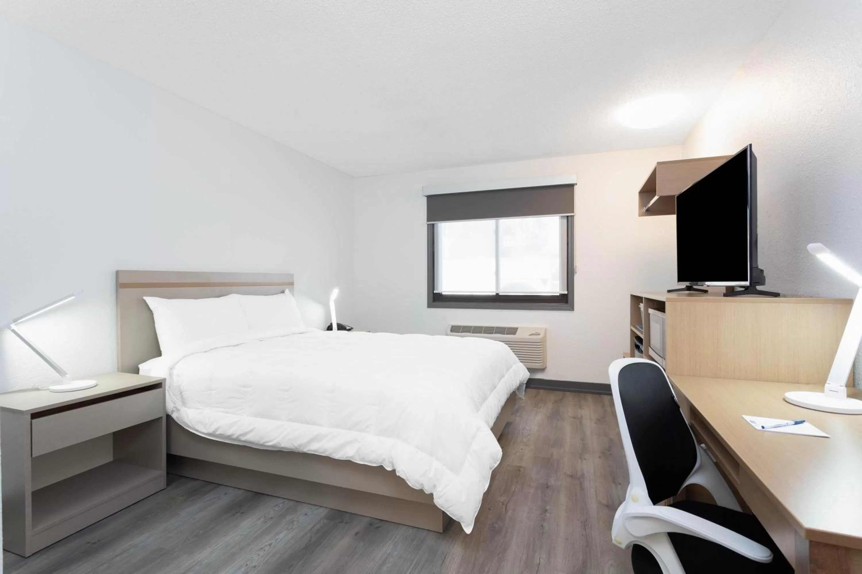 Bed in Travelodge by Wyndham Elkhart