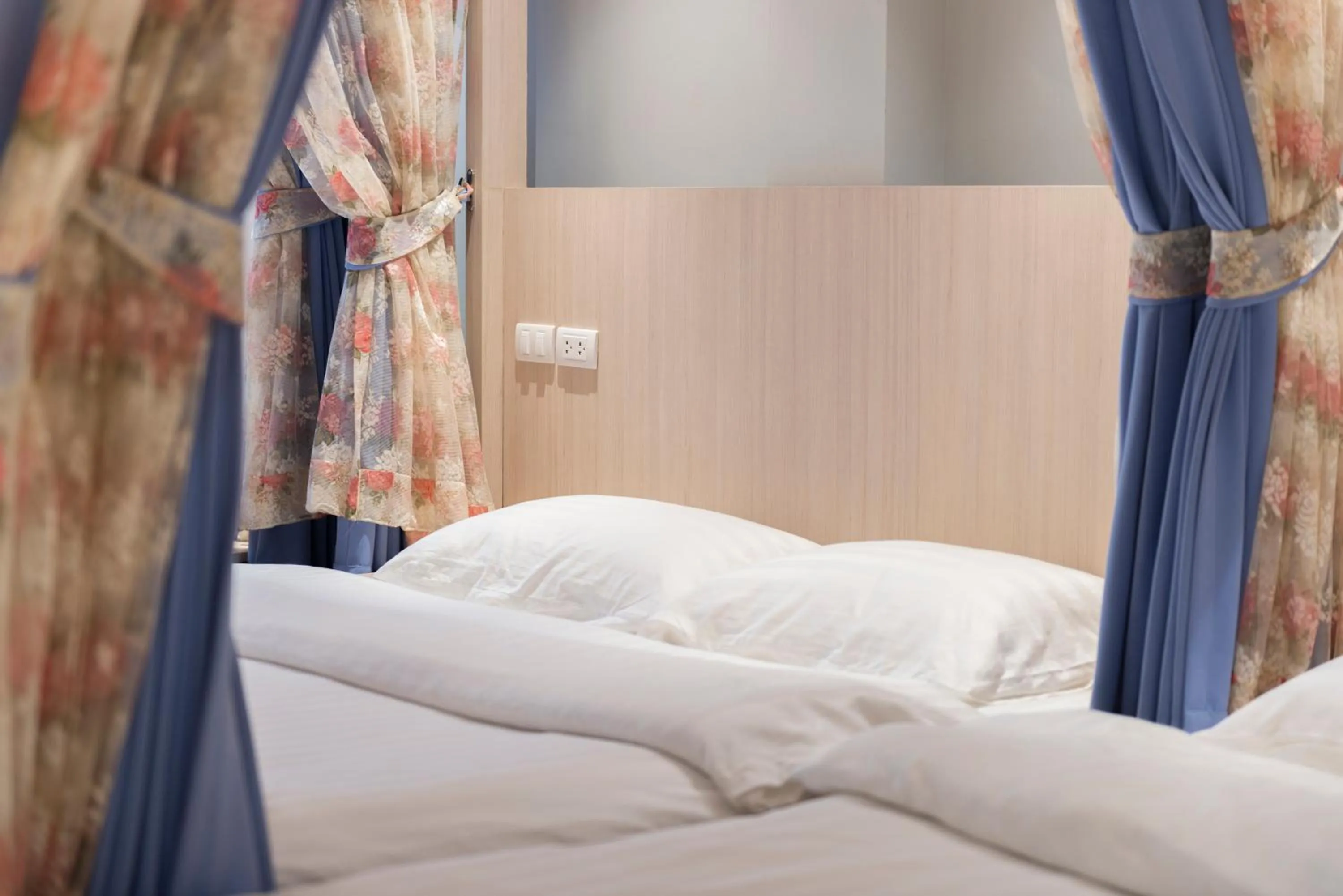 Bed in Kinnon Deluxe Hostel Coworking Cafe