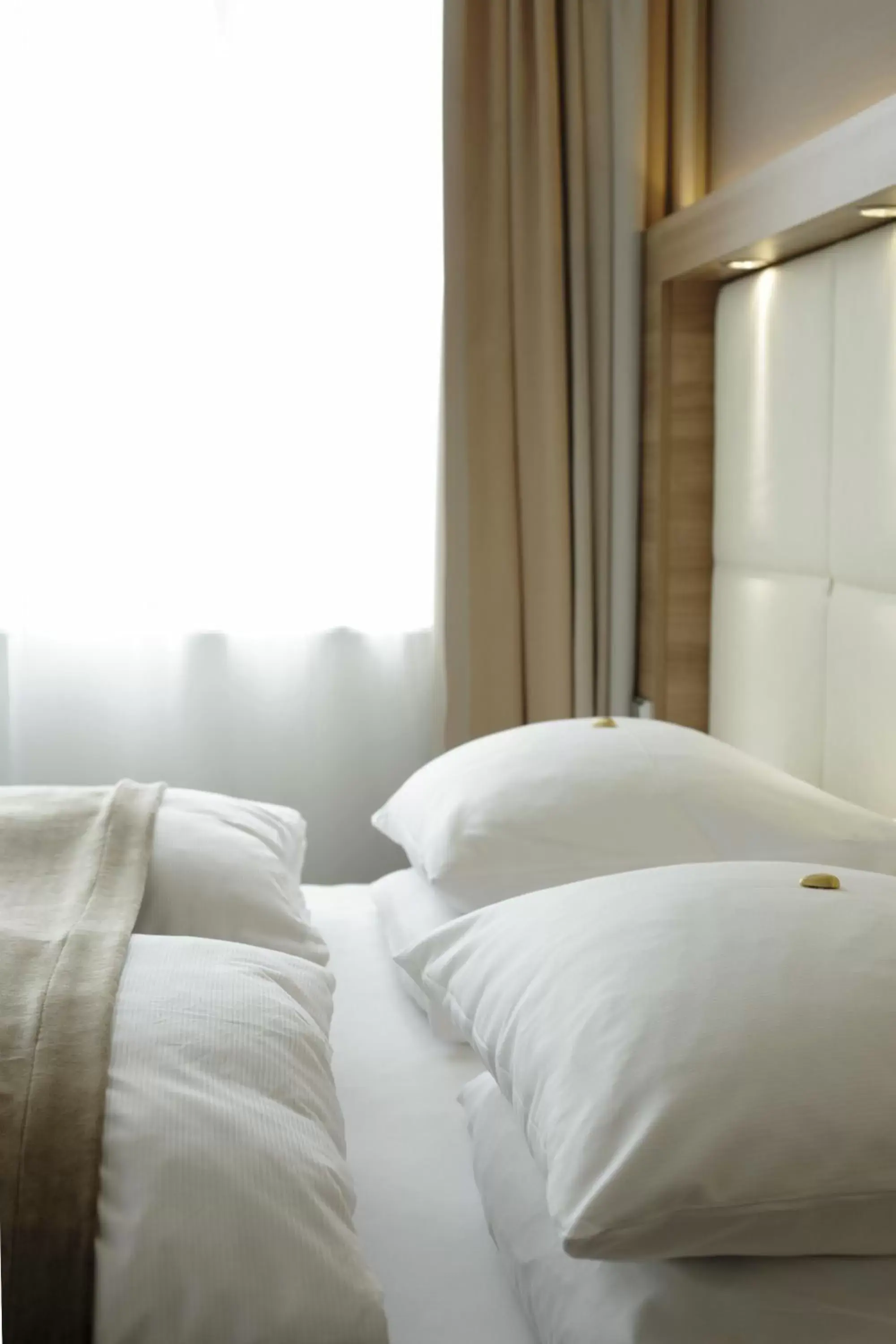 Junior Suite (2 Adults) in H4 Hotel Berlin Alexanderplatz Junior Suite (2 Adults) in H4 Hotel Berlin Alexanderplatz