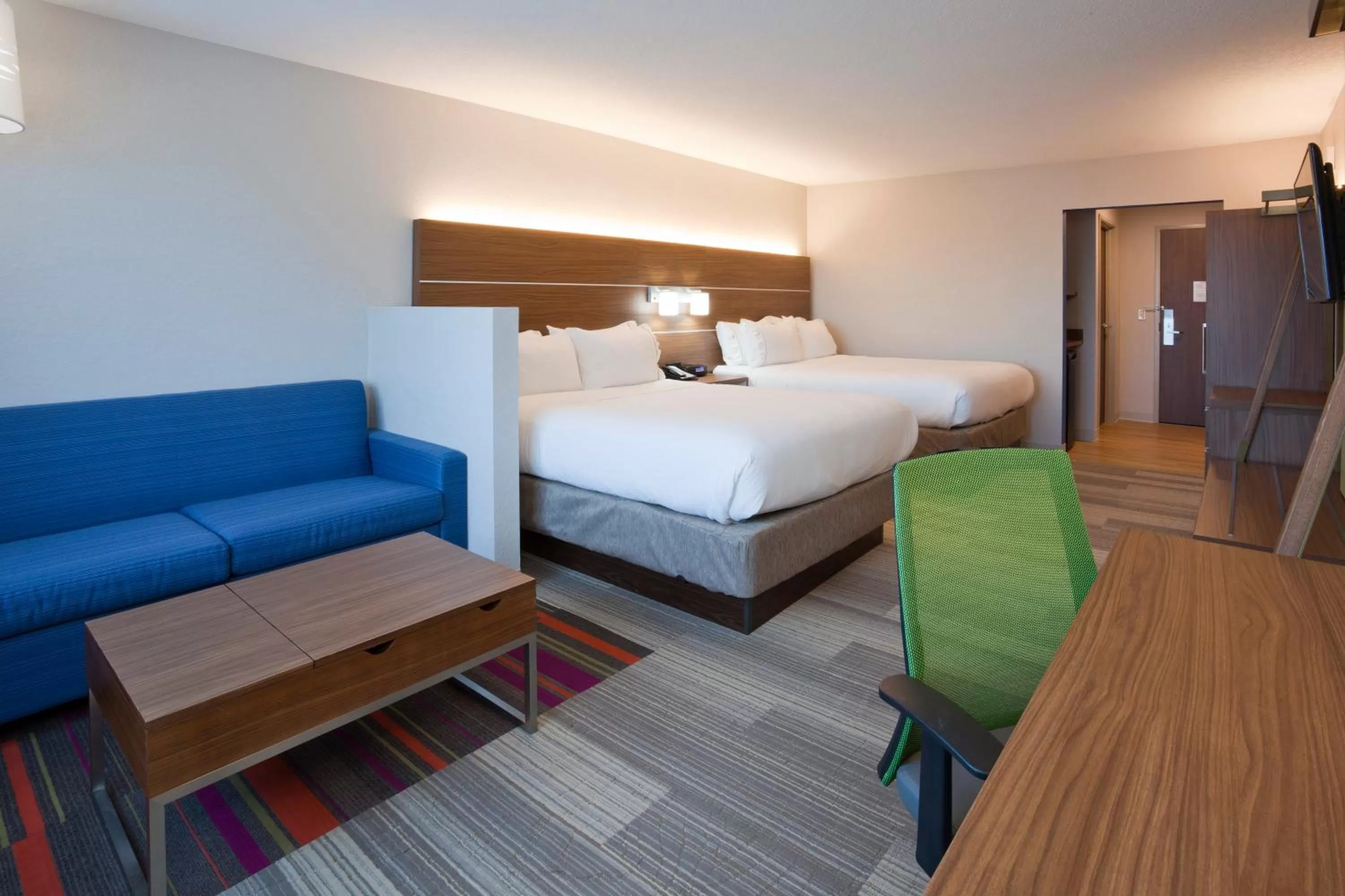 Photo of the whole room, Bed in Holiday Inn Express Hotel & Suites Minneapolis-Golden Valley, an IHG Hotel