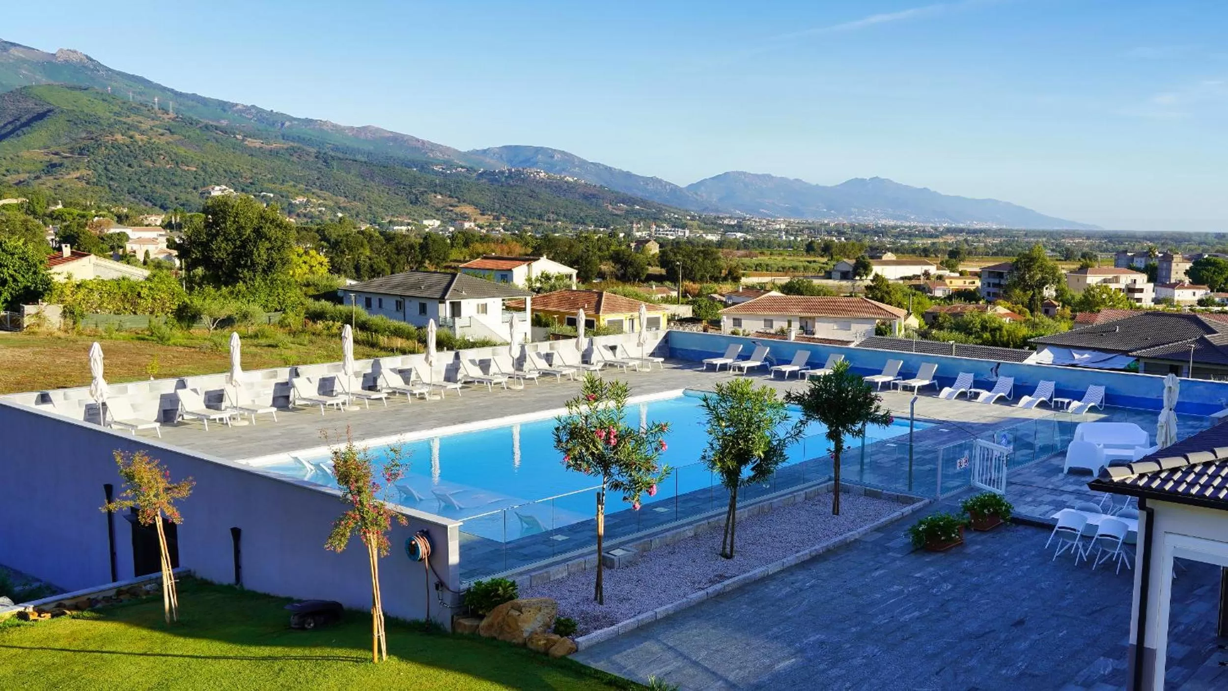 Pool view in hôtel résidence a torra
