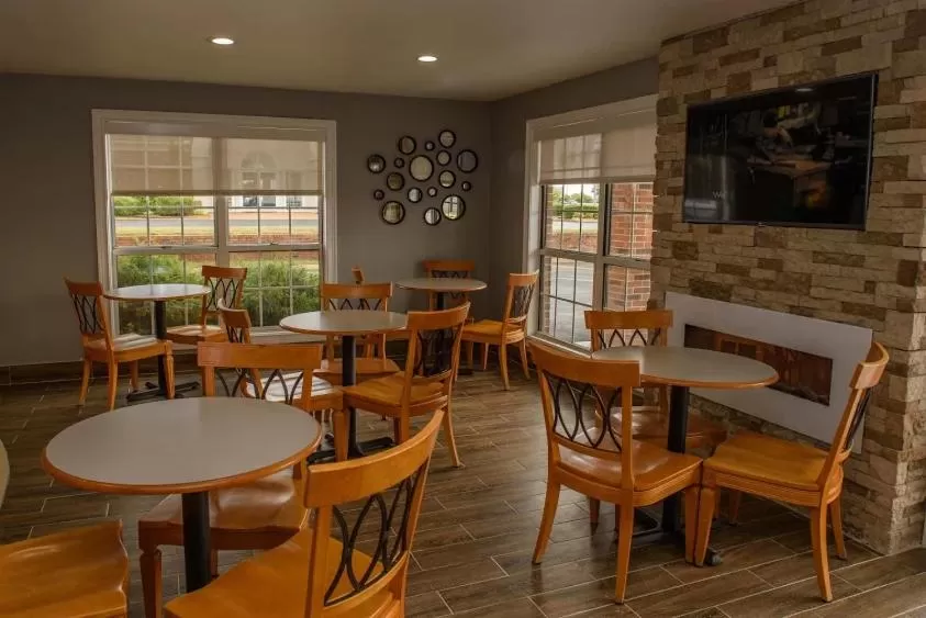 Restaurant/places to eat in Richland Inn