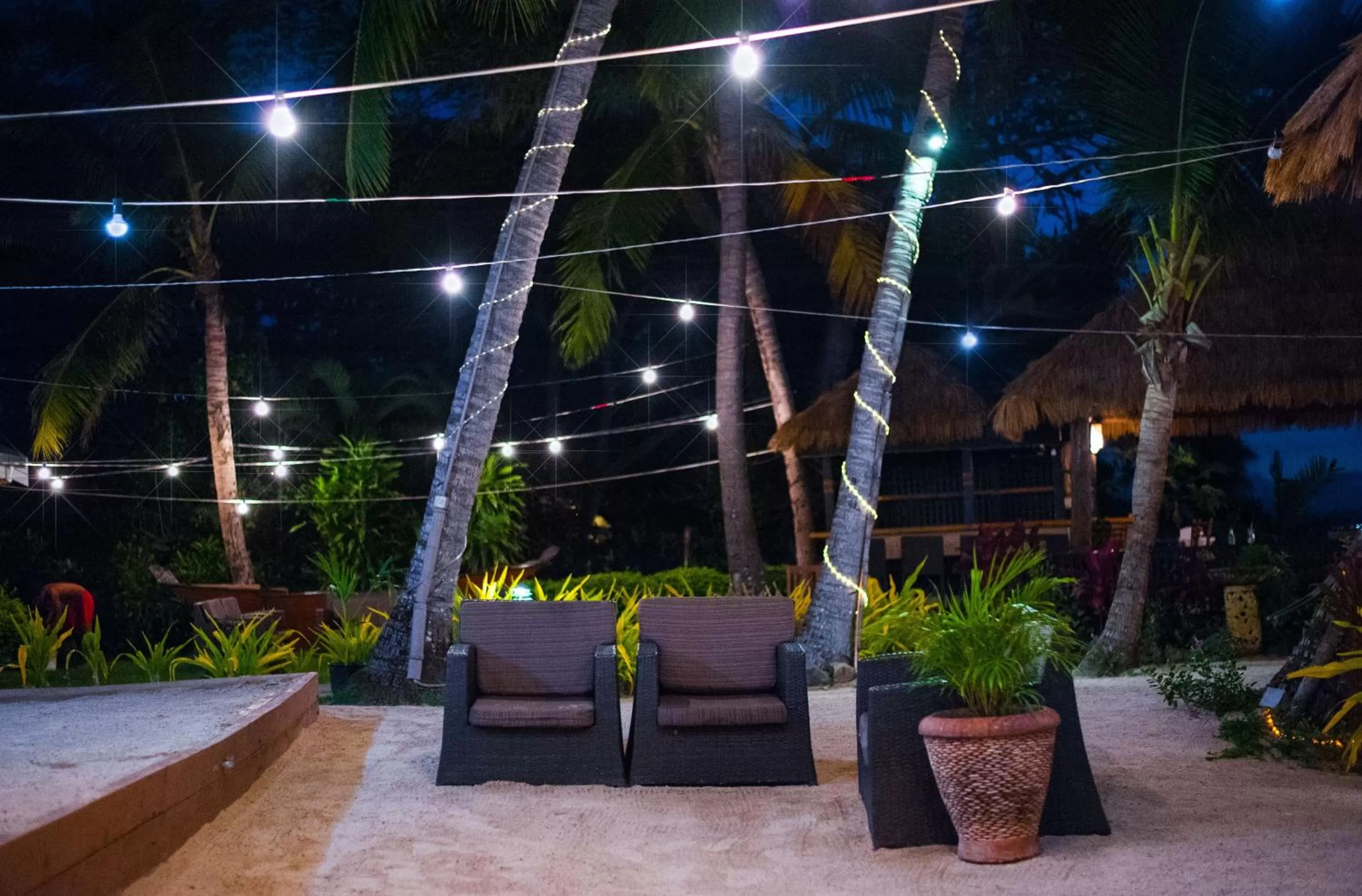 Restaurant/places to eat in First Landing Beach Resort & Villas