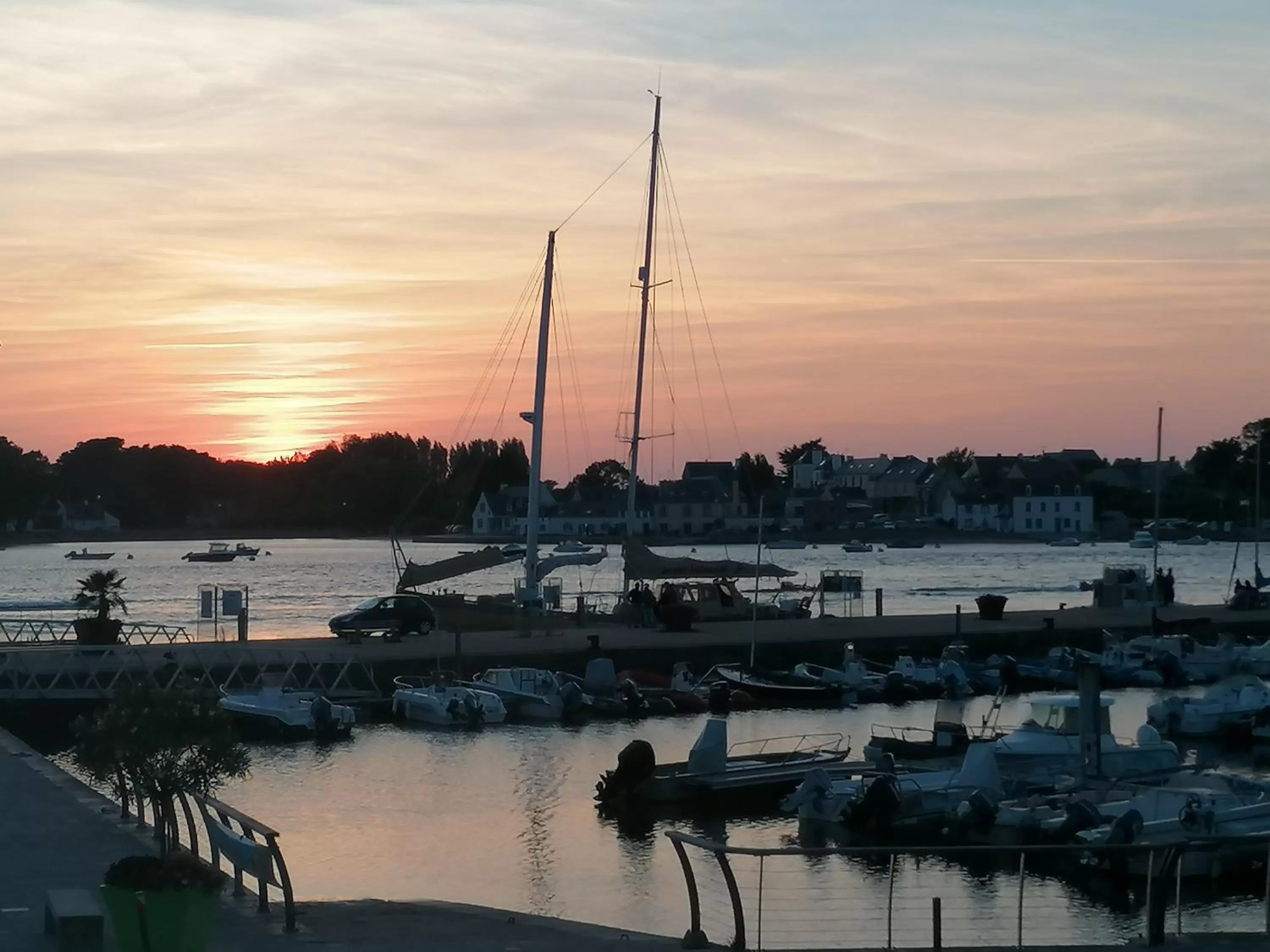 Sunrise/Sunset in La bulle d'Etel, chambres & spa