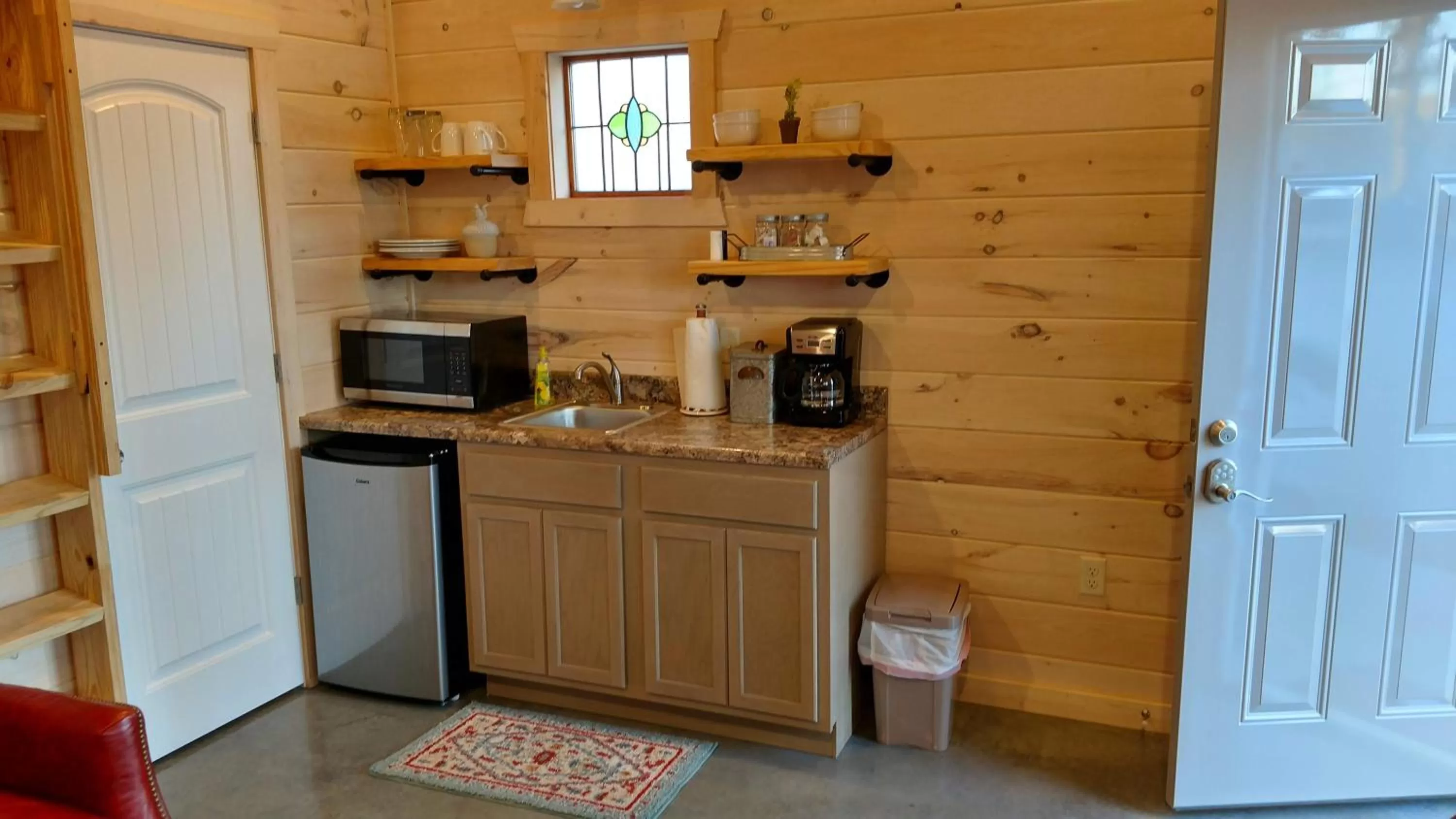 Coffee/tea facilities in Knotty Squirrel Cabins