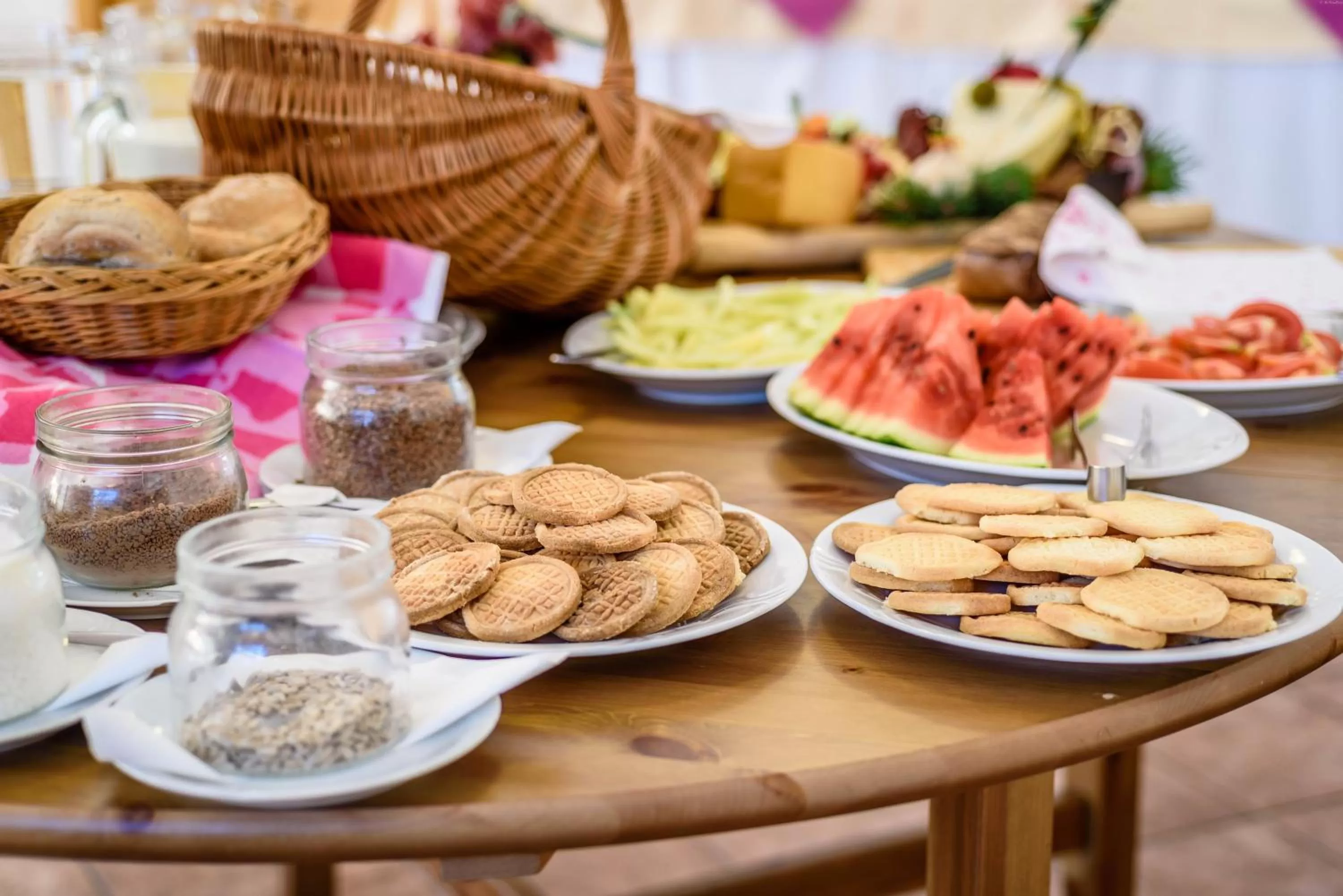 Buffet breakfast in Hotel Villa Siesta