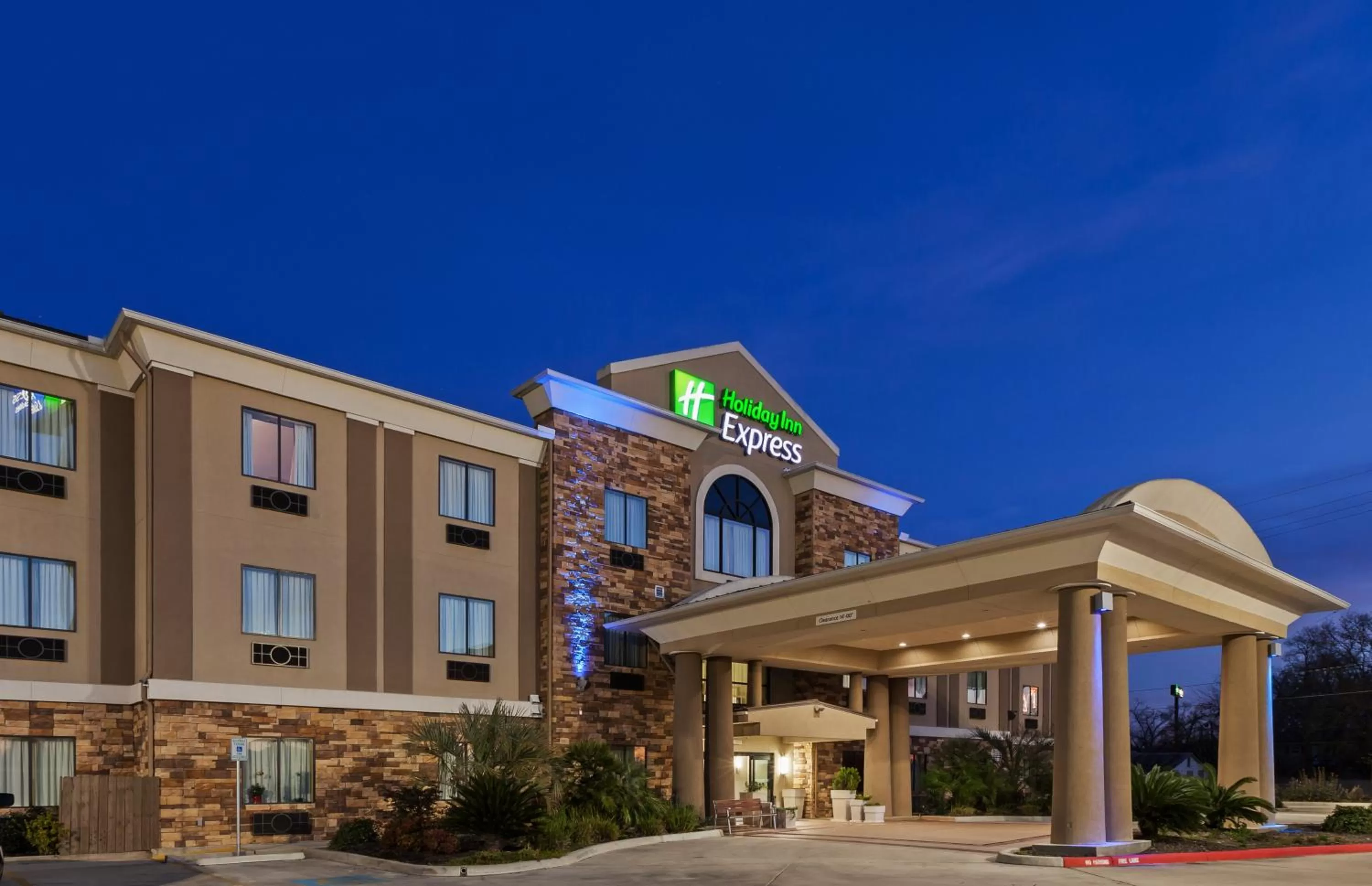 Property building in Holiday Inn Express & Suites Cleveland by IHG