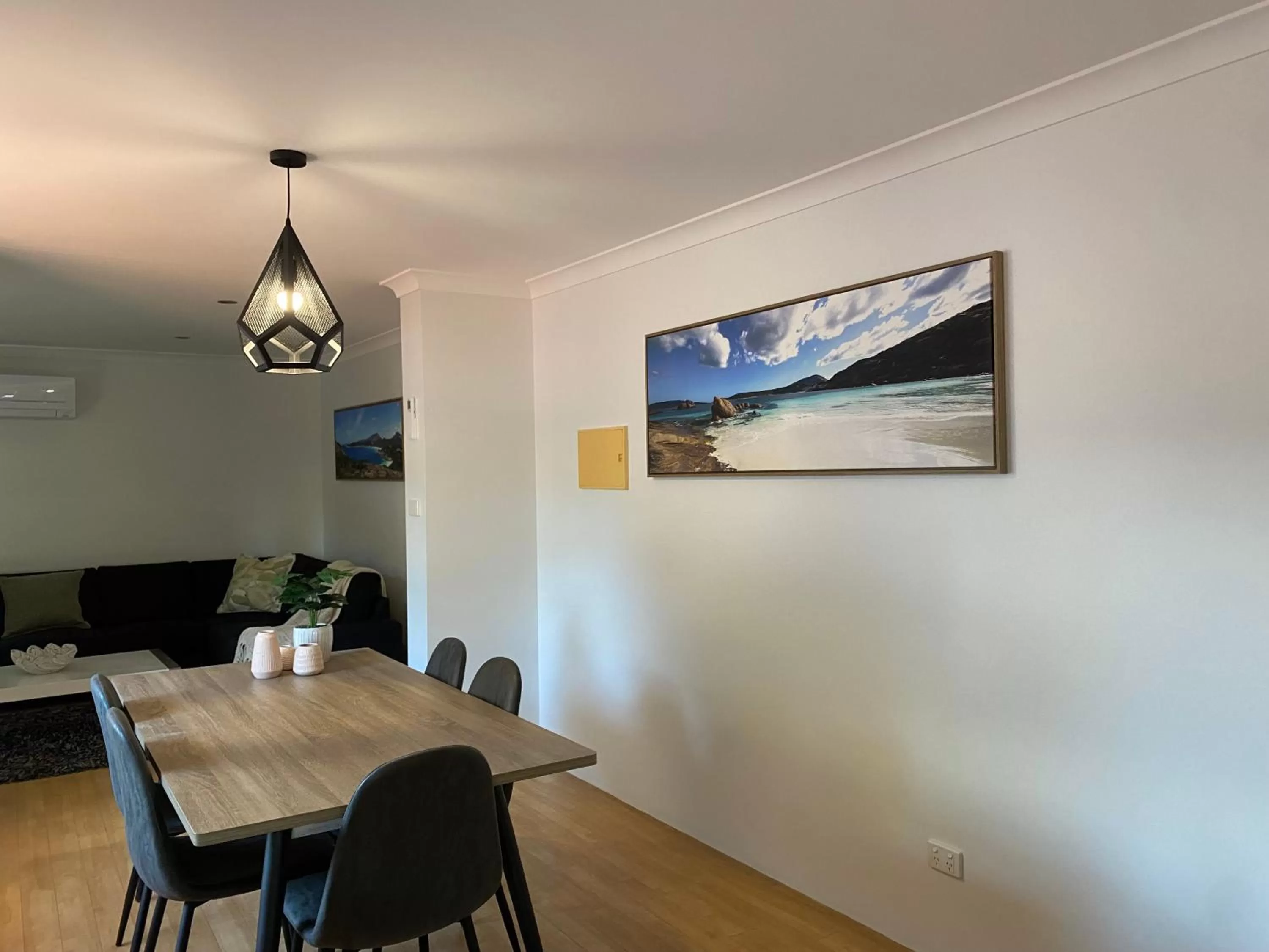 Dining area, TV/Entertainment Center in Archipelago Apartments Esperance