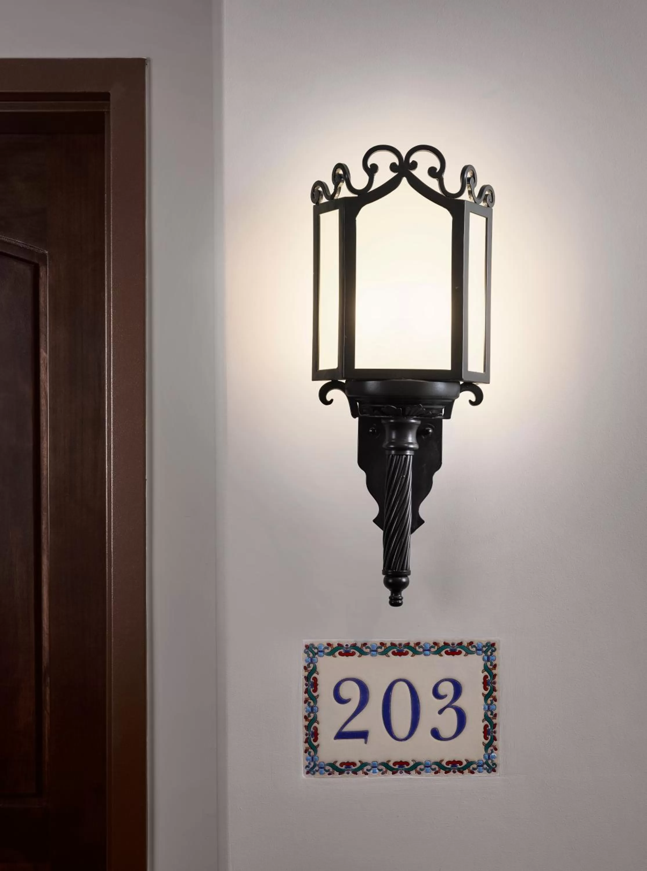 Decorative detail in Plaza la Reina