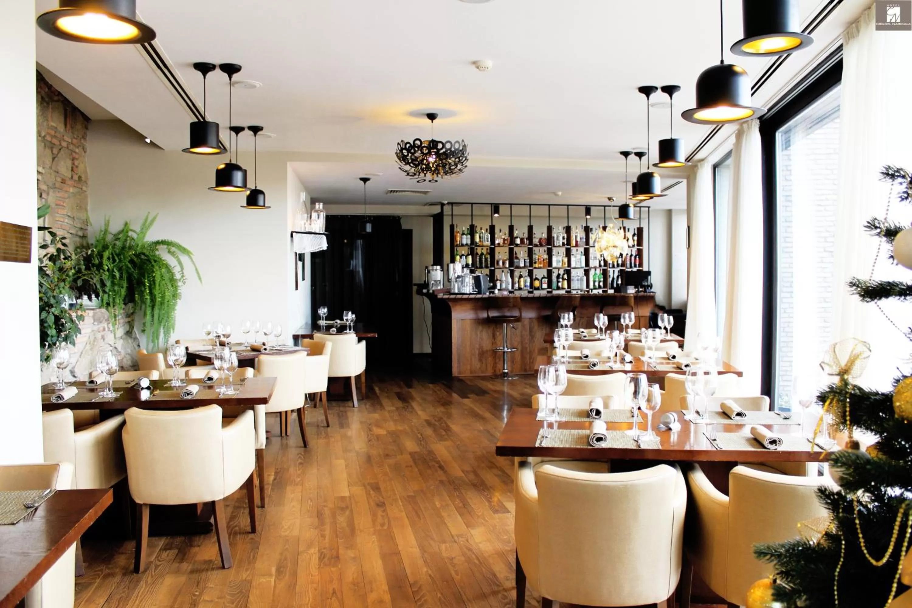 Restaurant/places to eat in Citadel Narikala Hotel
