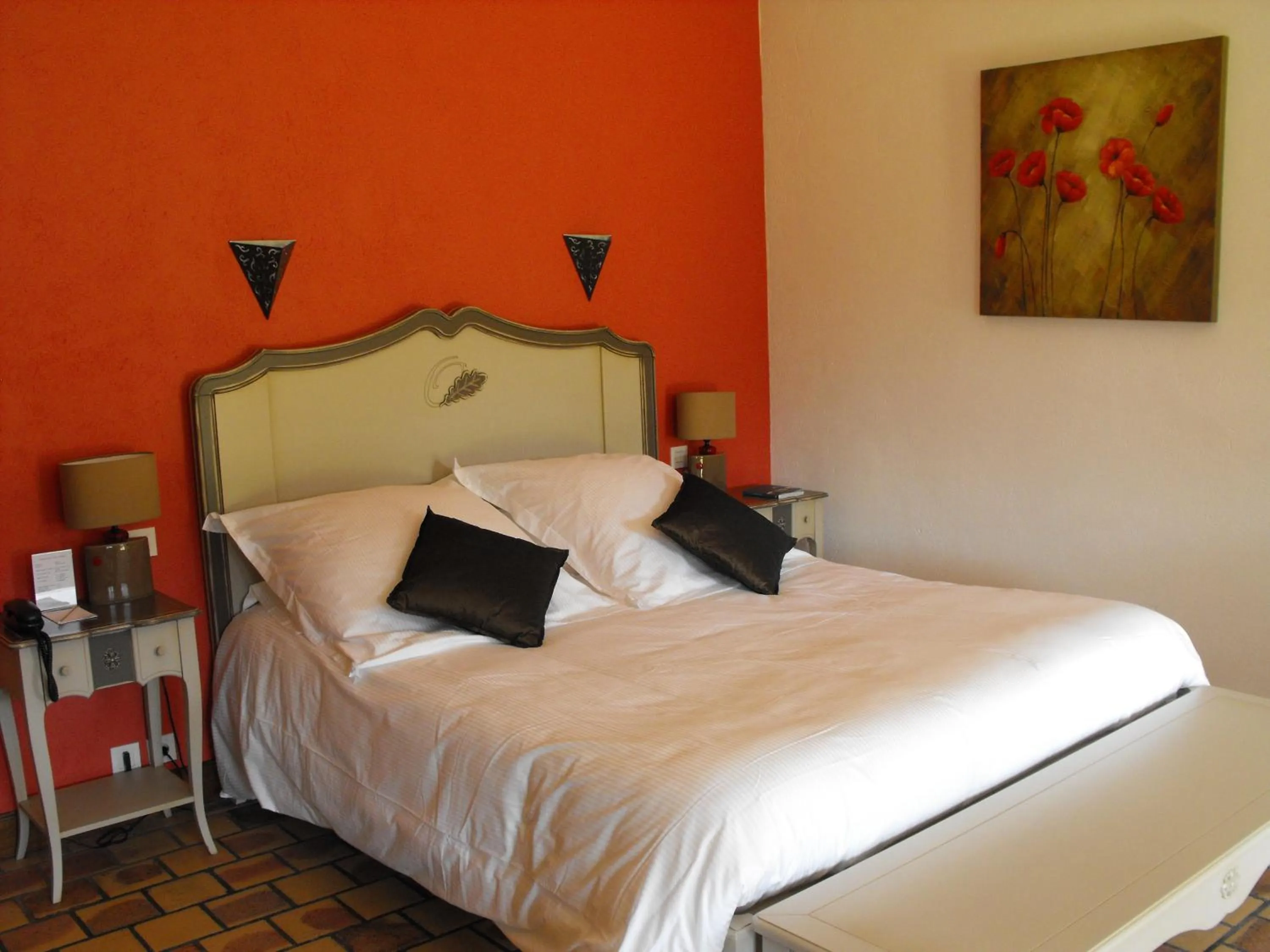 Bed in L'Orée des Chênes, The Originals Relais