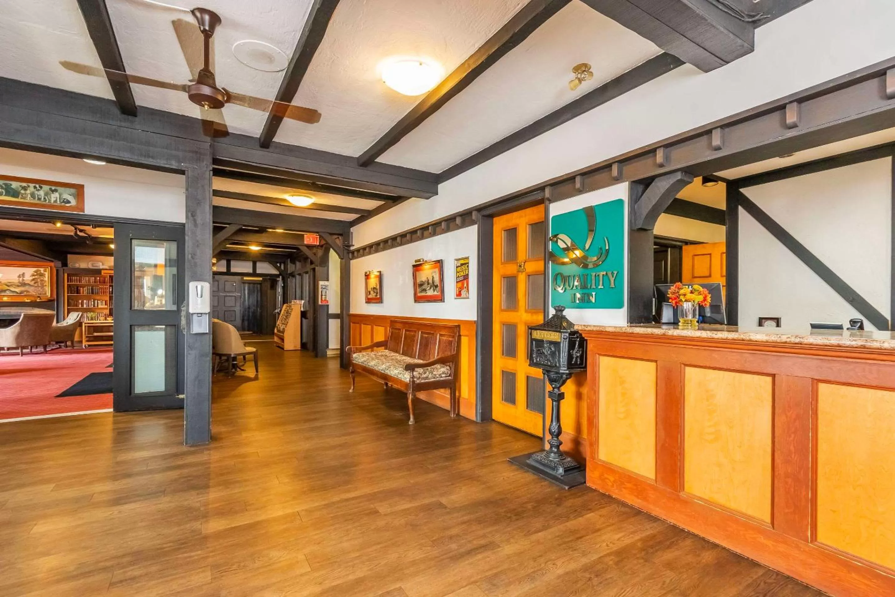 Lobby or reception in Quality Inn Waddling Dog