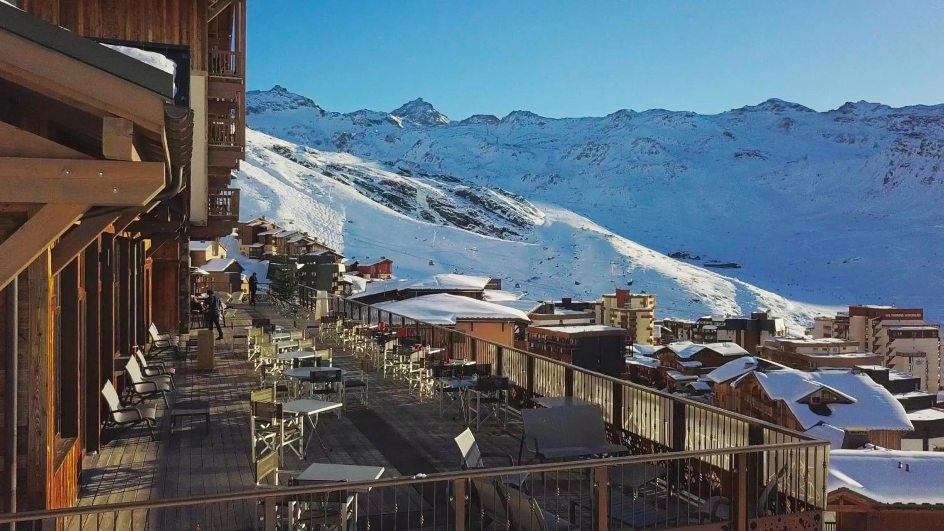 Bird's eye view in Hôtel Koh-I Nor by Les Etincelles