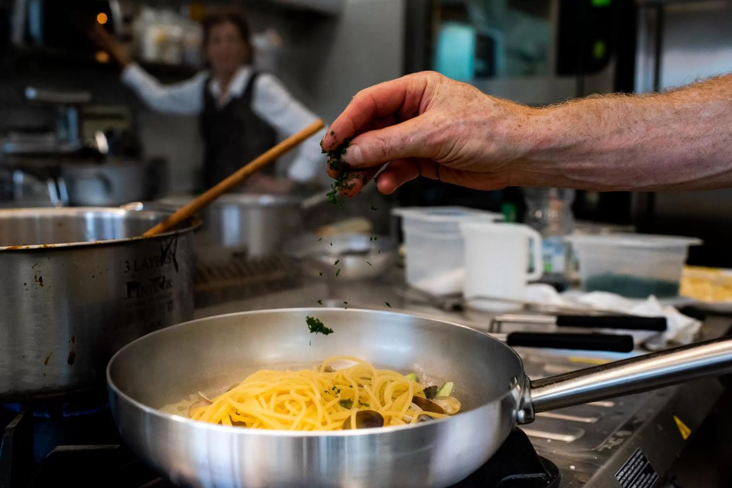 Restaurant/places to eat in M2 Hotel