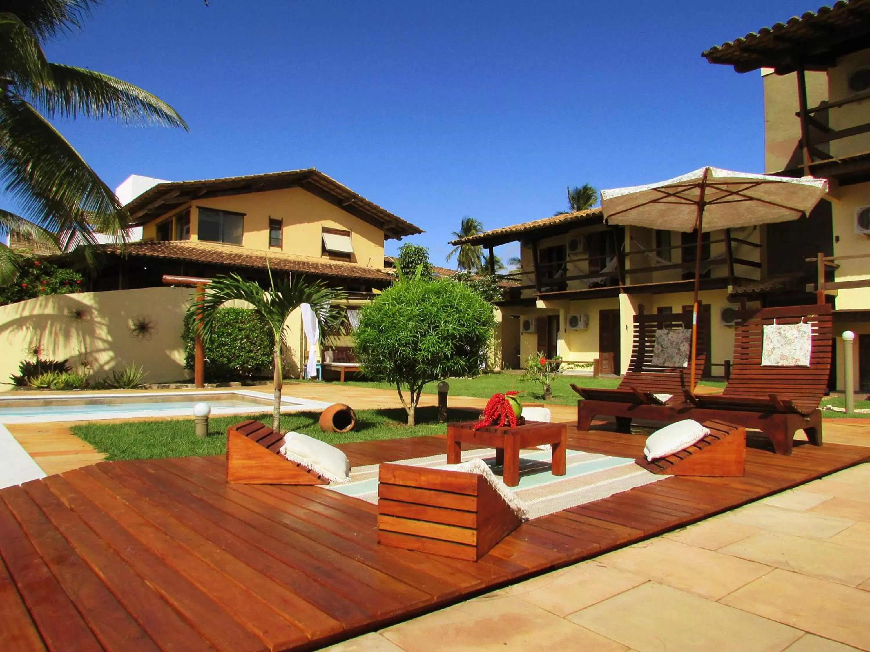 Garden, Swimming Pool in Pousada dos Hibiscus