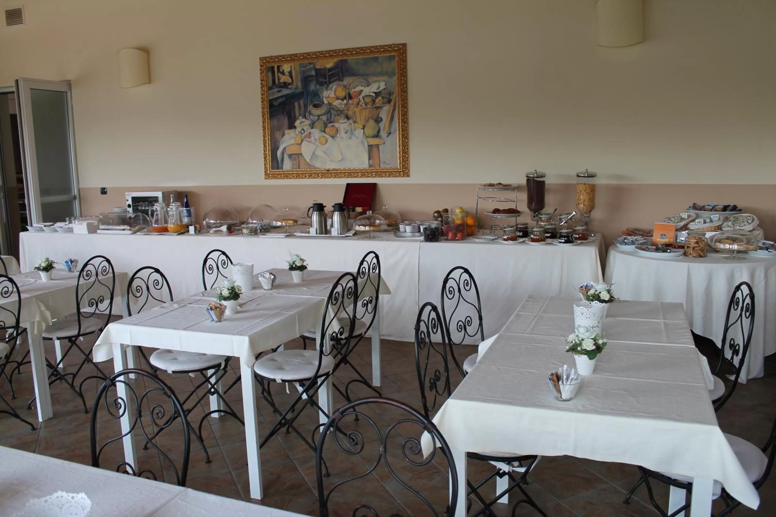 Restaurant/places to eat in Hotel Don Carlo