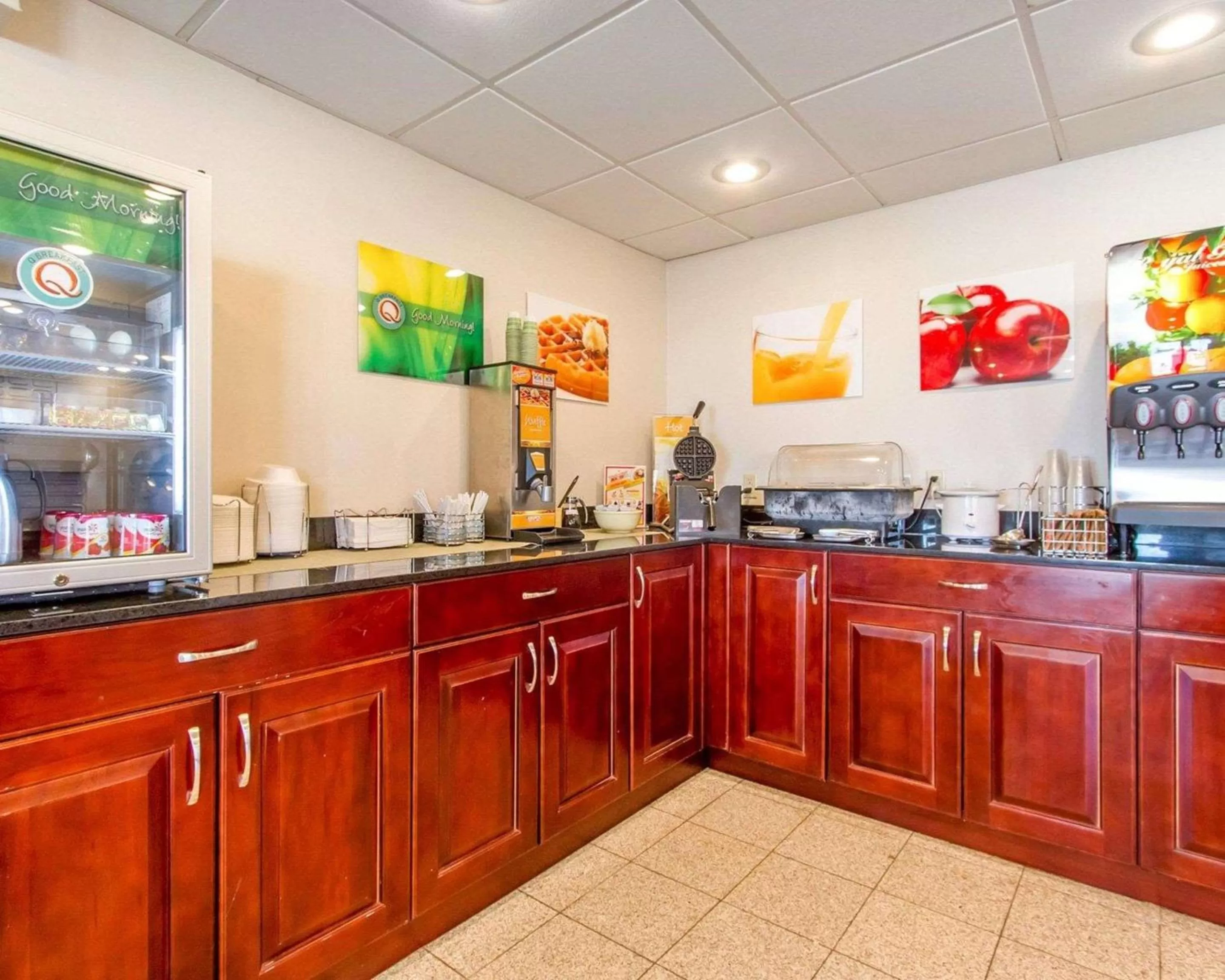 Restaurant/places to eat in Quality Inn Dyersburg I-155