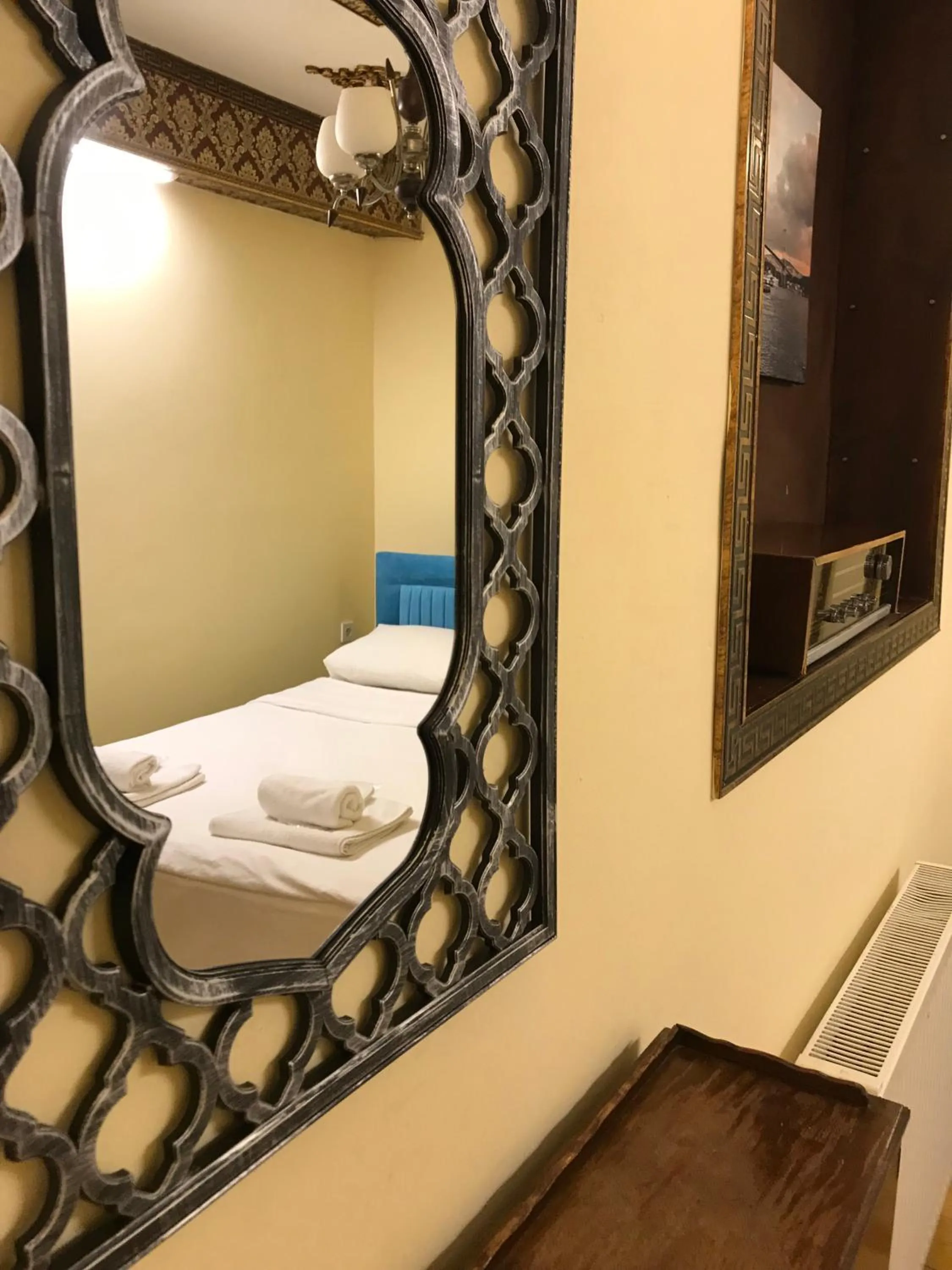 Bedroom, Bed in Paris Garden Hotel Istanbul