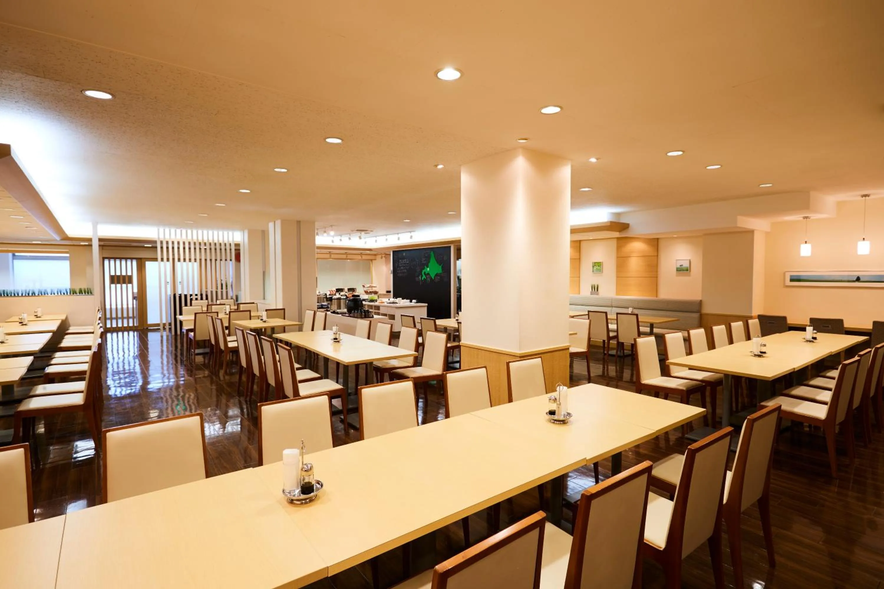 Restaurant/places to eat in Tmark City Hotel Sapporo