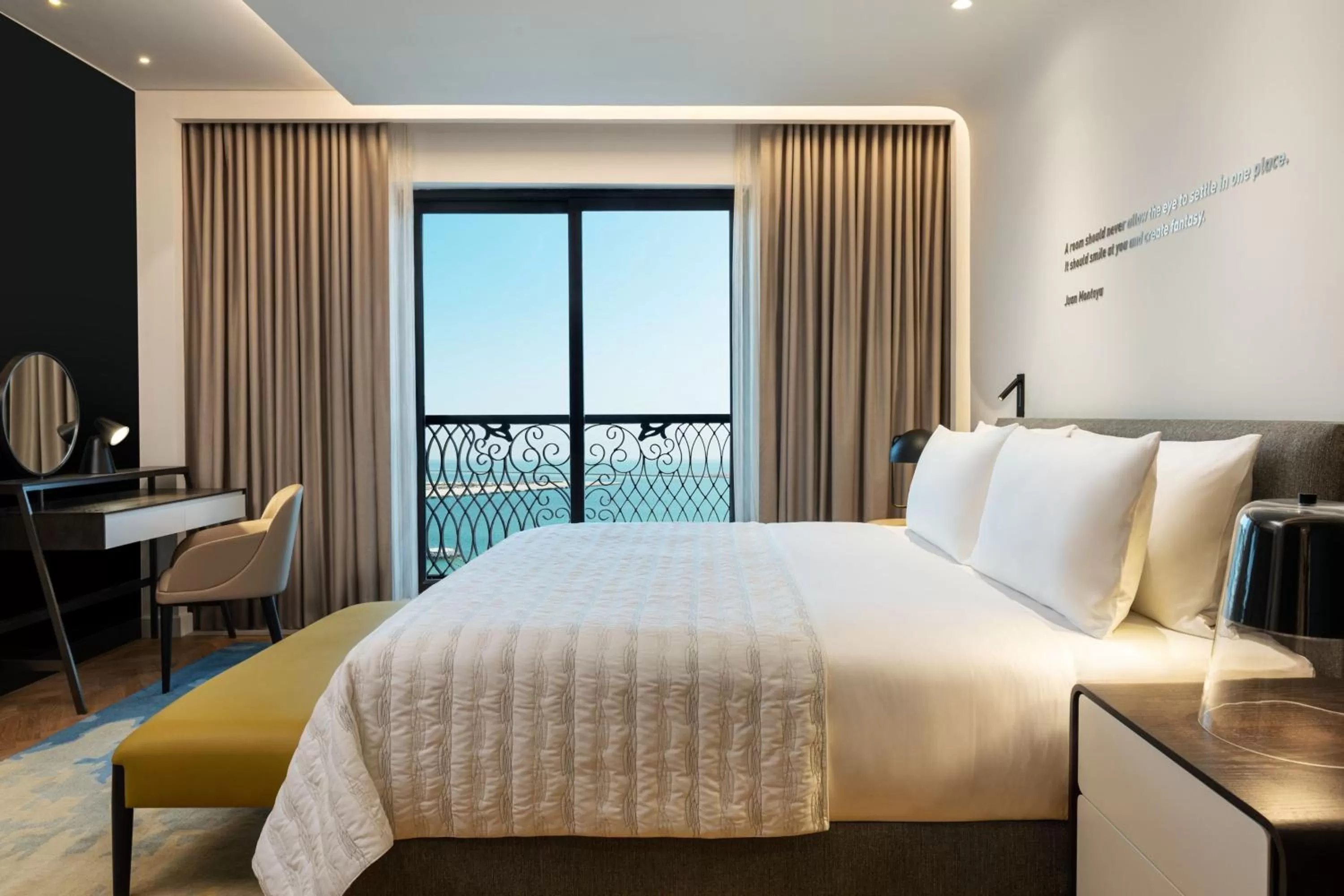 Bedroom, Bed in Le Royal Méridien Place Vendôme Lusail