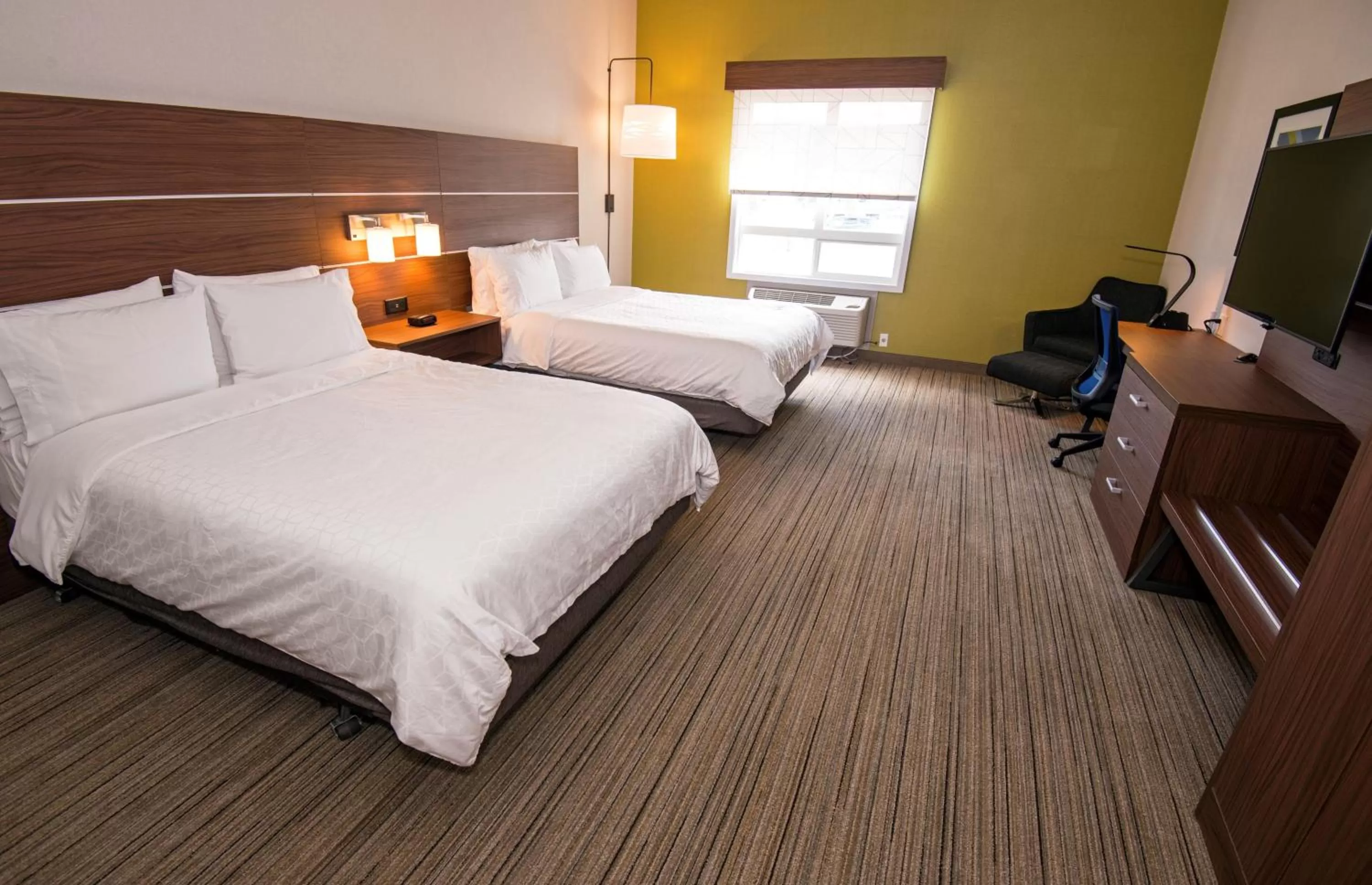 Photo of the whole room, Bed in Holiday Inn Express Hotel & Suites-Hinton by IHG