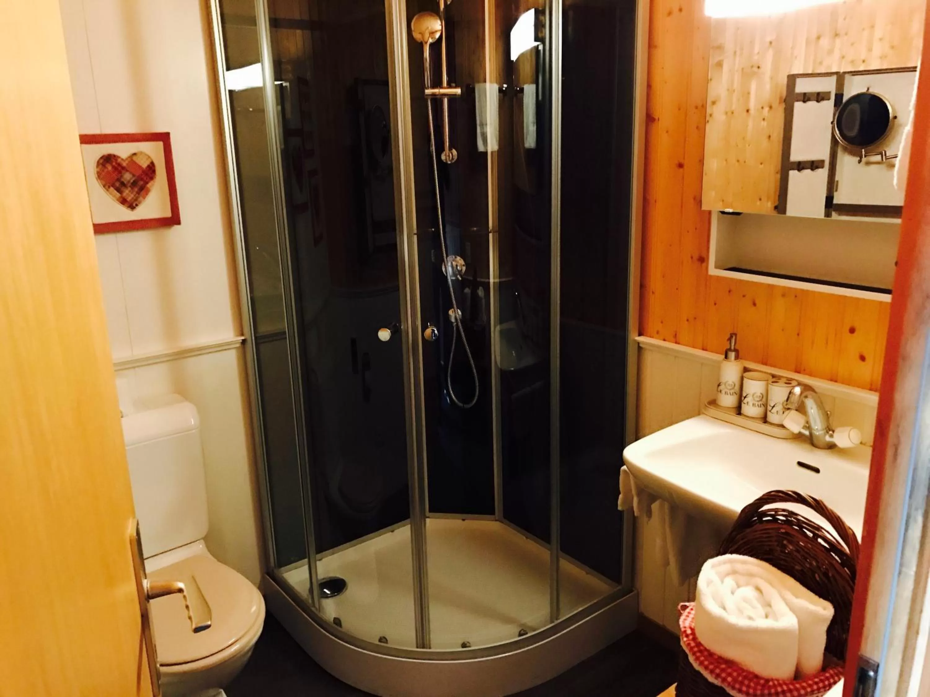 Bathroom in Auberge de l'Assesseur - Mont-Soleil