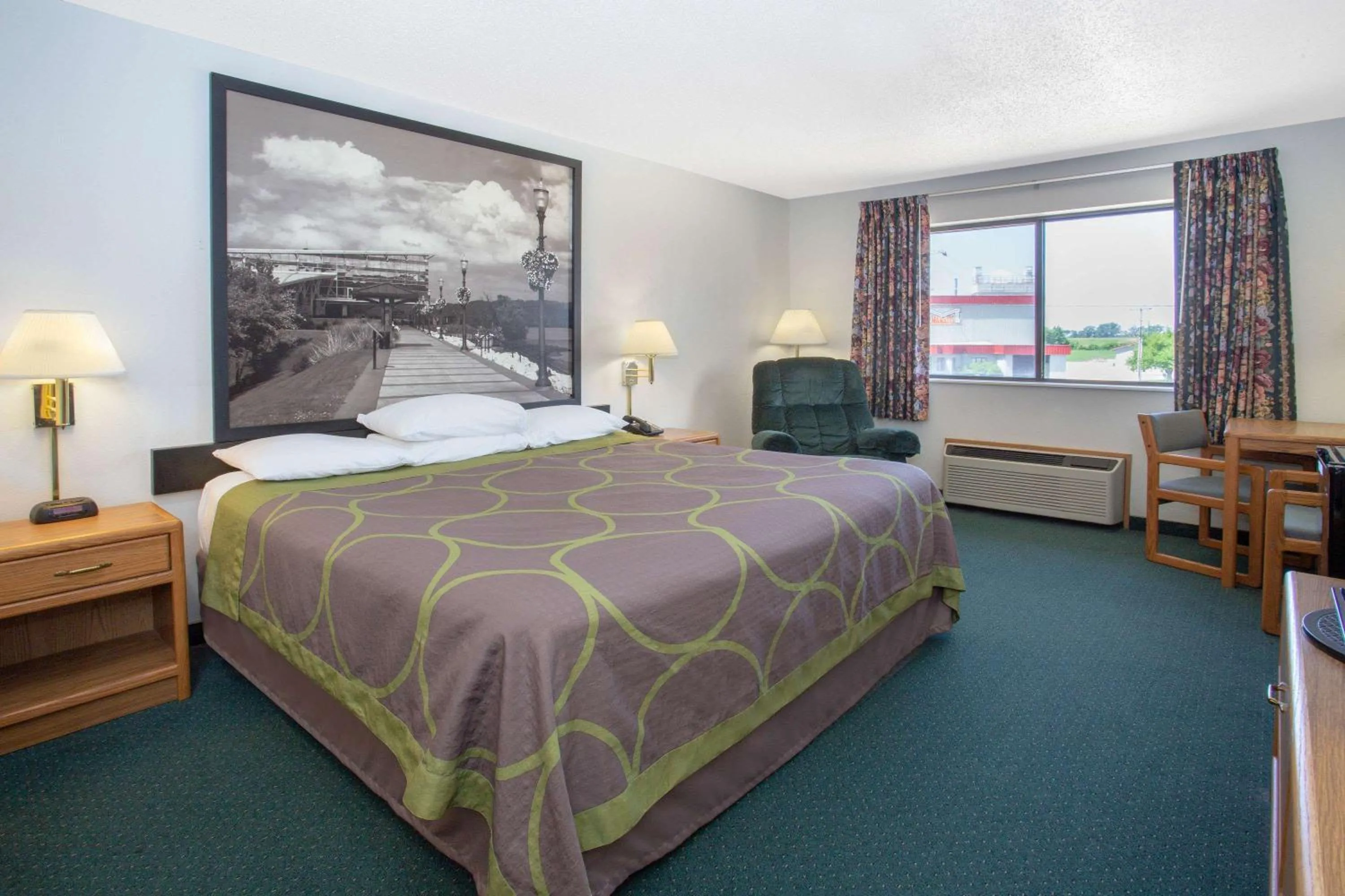 Photo of the whole room, Bed in Super 8 by Wyndham Dewitt