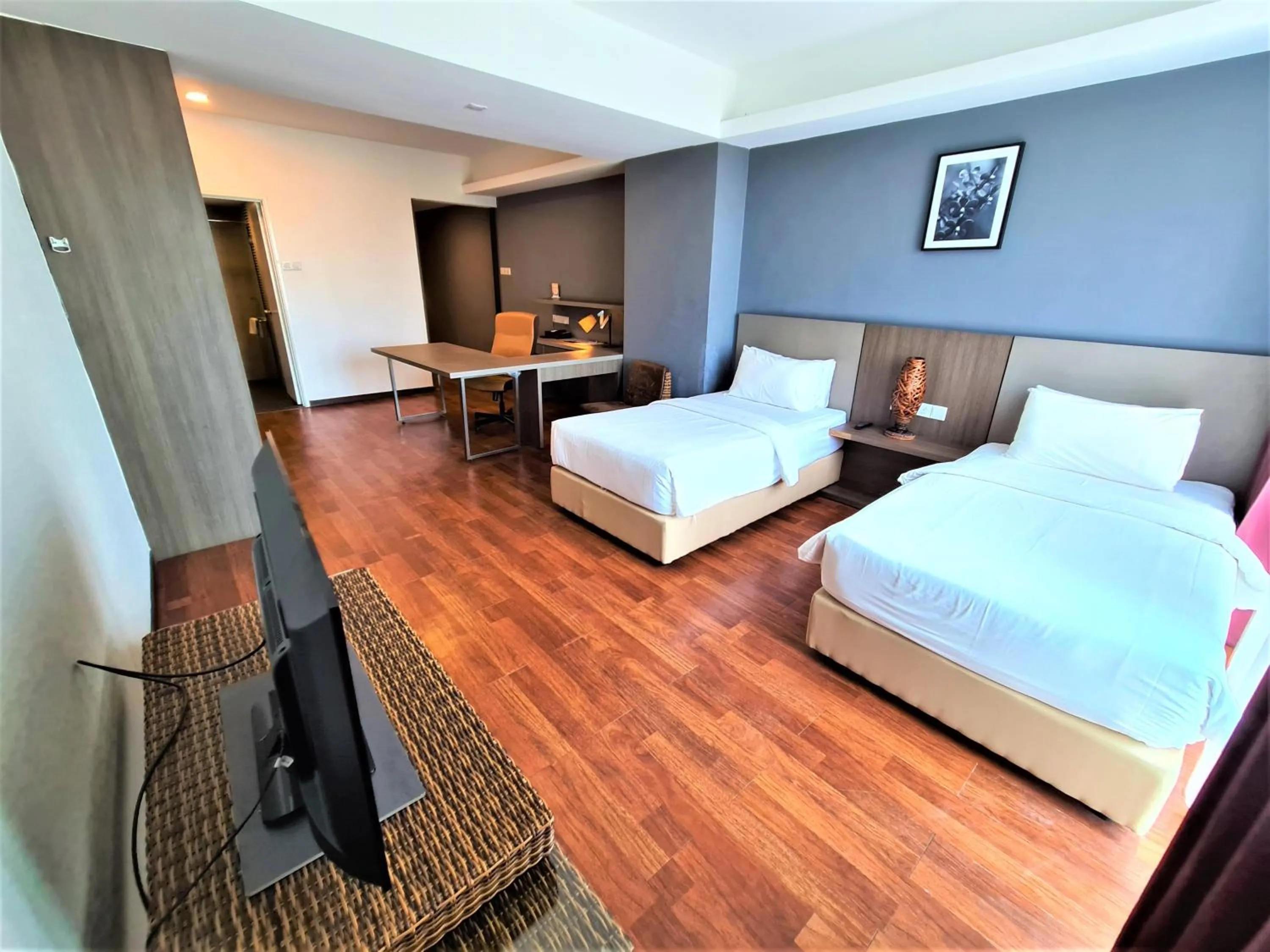 Bedroom, Bed in Nexus Regency Suites & Hotel