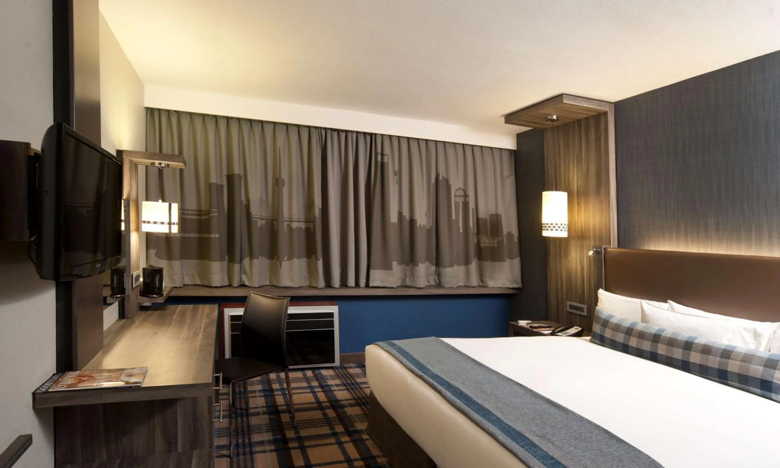 Bedroom, Bed in Garden Court Milpark, Johannesburg