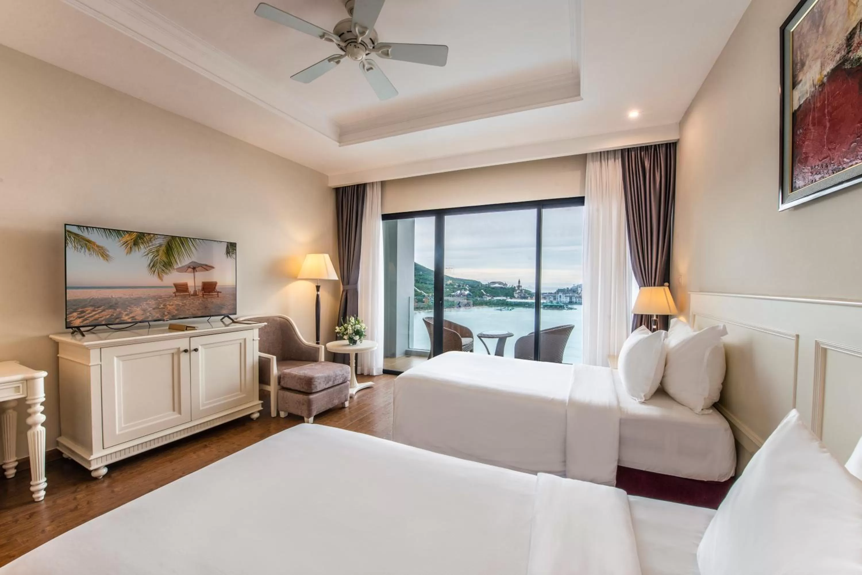 Bedroom, Bed in Vinpearl Resort & Spa Nha Trang Bay