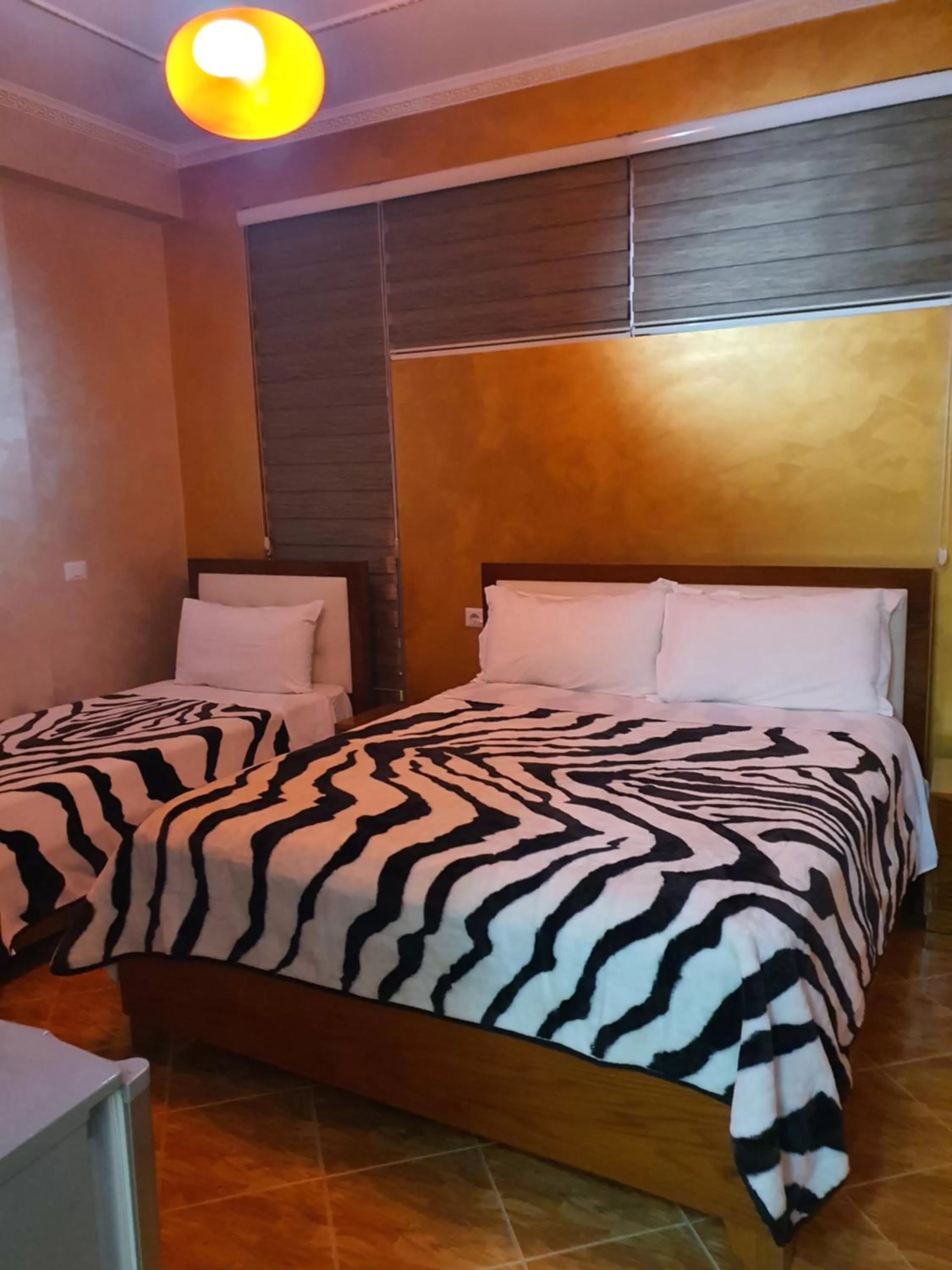 Bed in Kompleksi GJONI