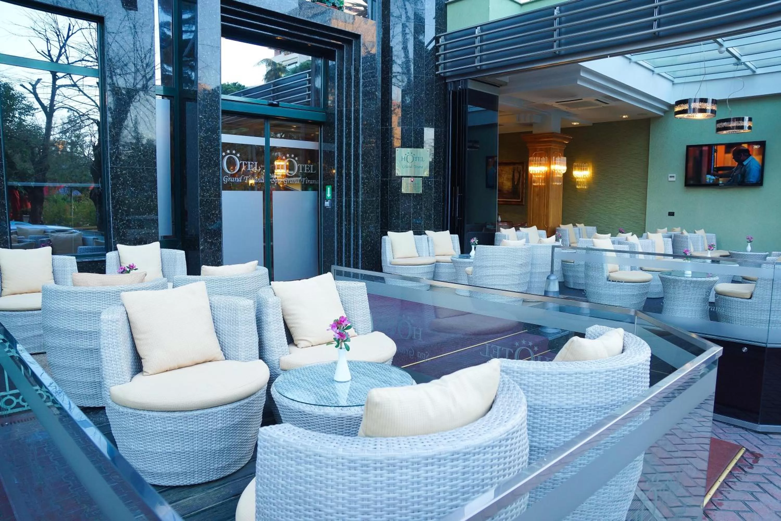 Lounge or bar in Grand Hotel & Spa Tirana