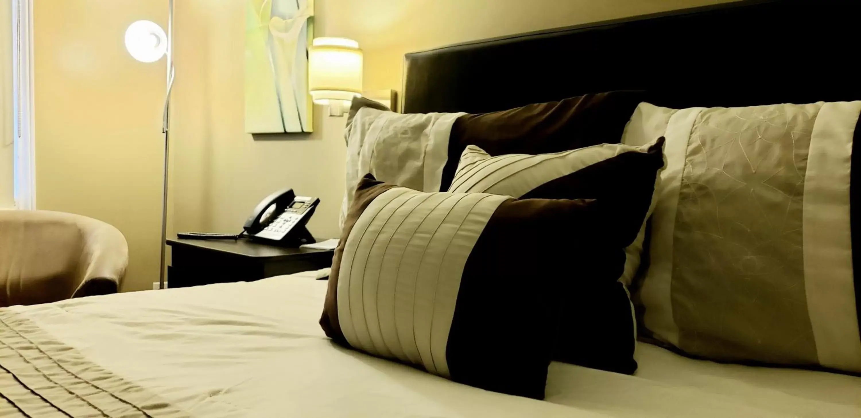 Queen Room in Travellers Motel Queen Room in Travellers Motel