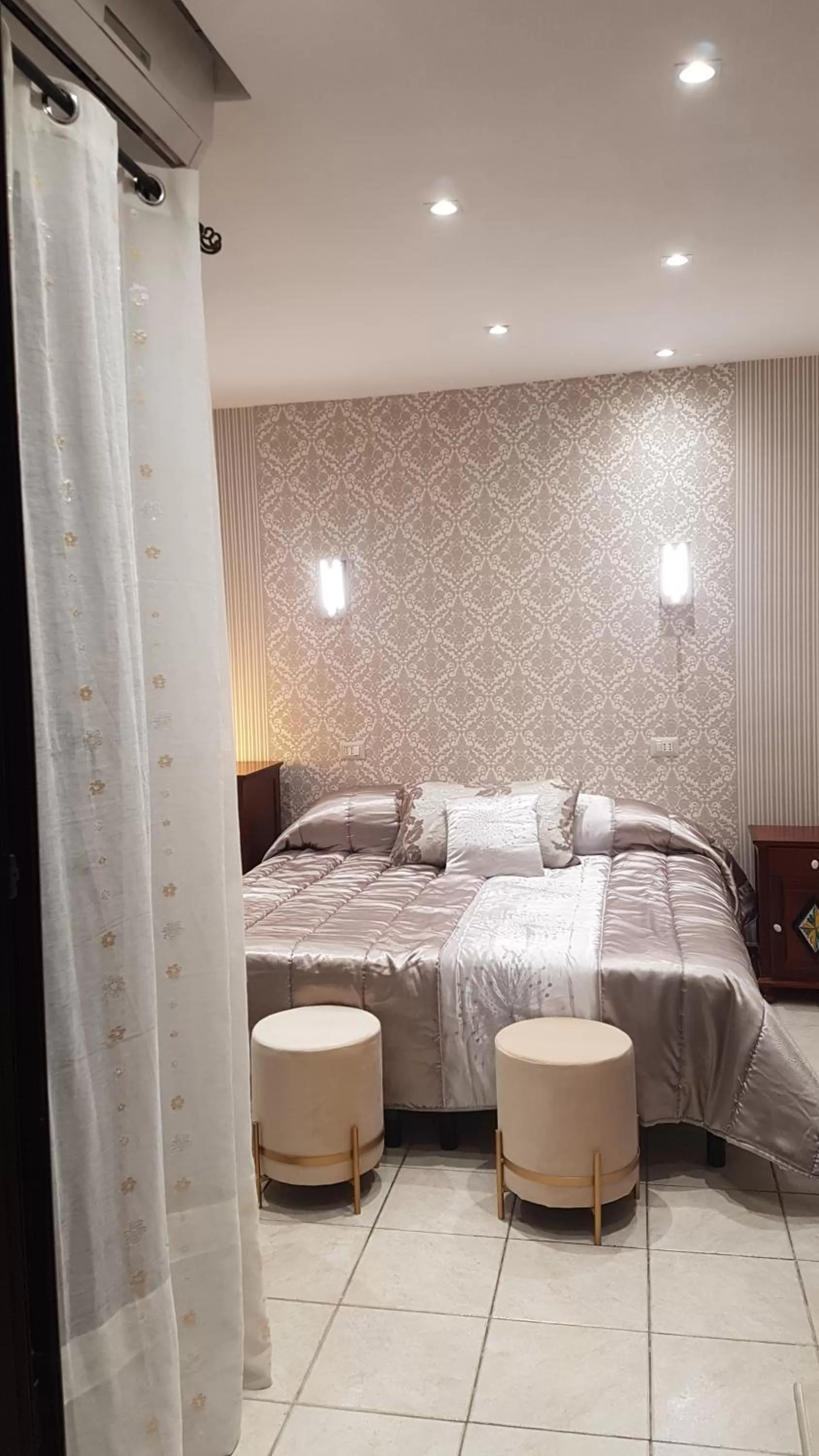 Bedroom, Bed in Hotel Sangiuliano 132 centro storico Catania