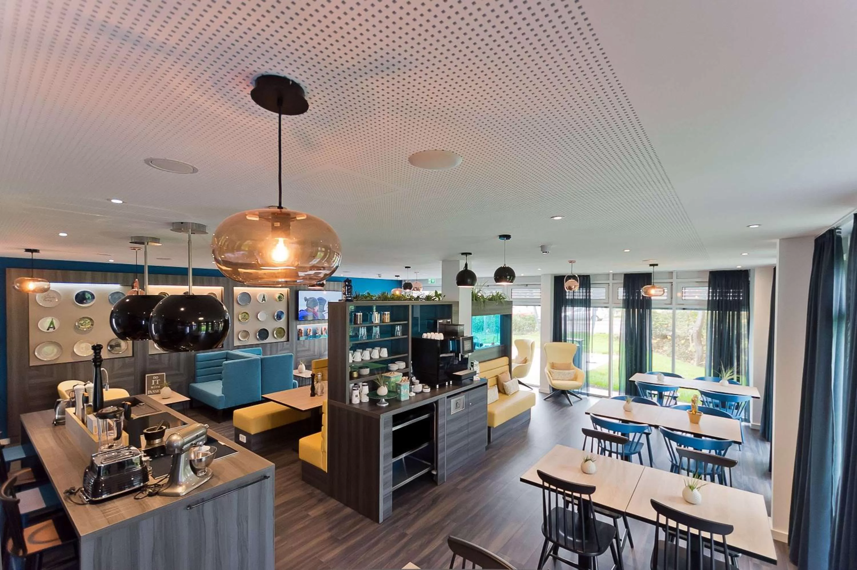 Lounge or bar in elaya apartments stuttgart boeblingen ehemals Arthotel ANA Living Boeblingen