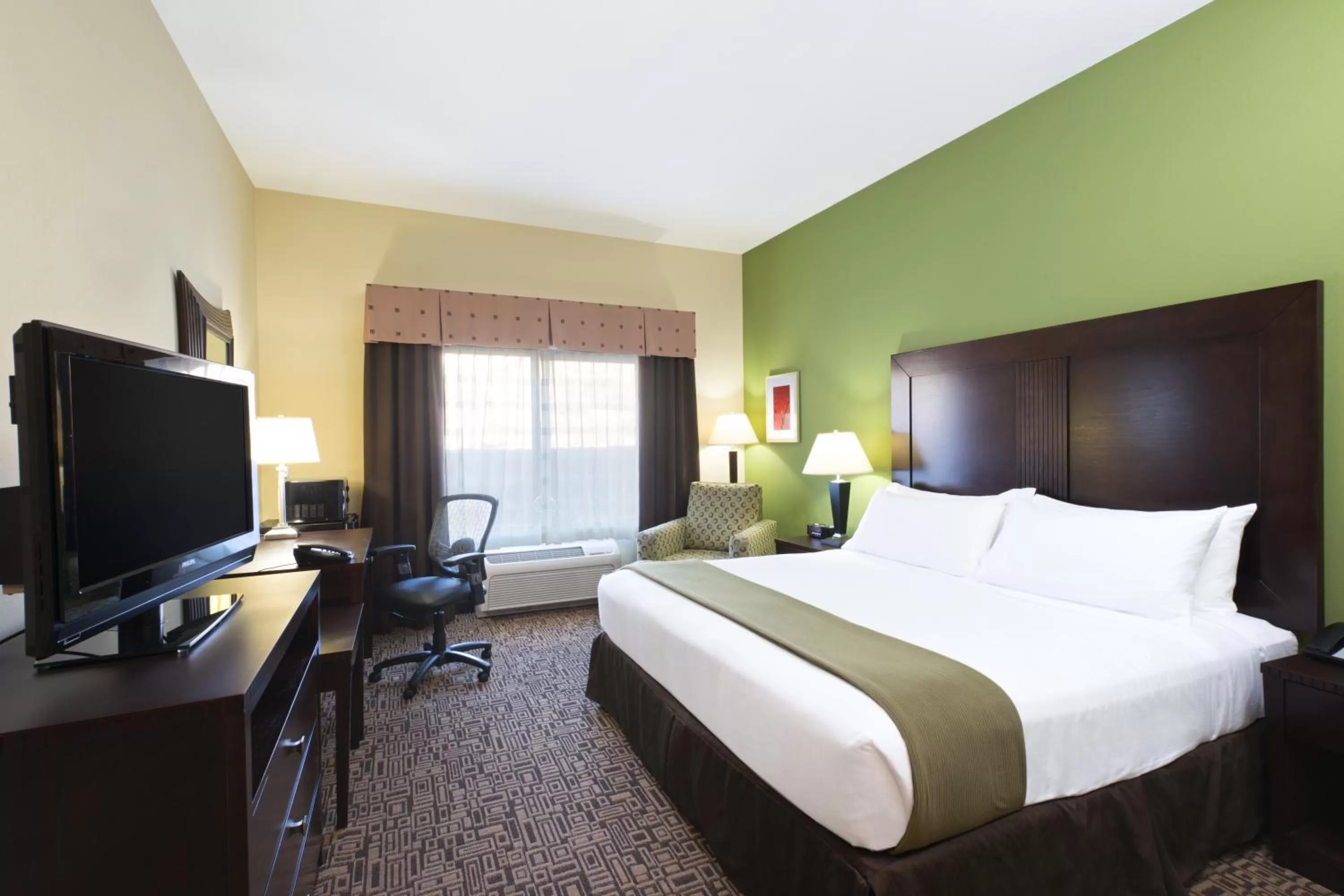 Photo of the whole room, Bed in Holiday Inn Express & Suites Richfield by IHG