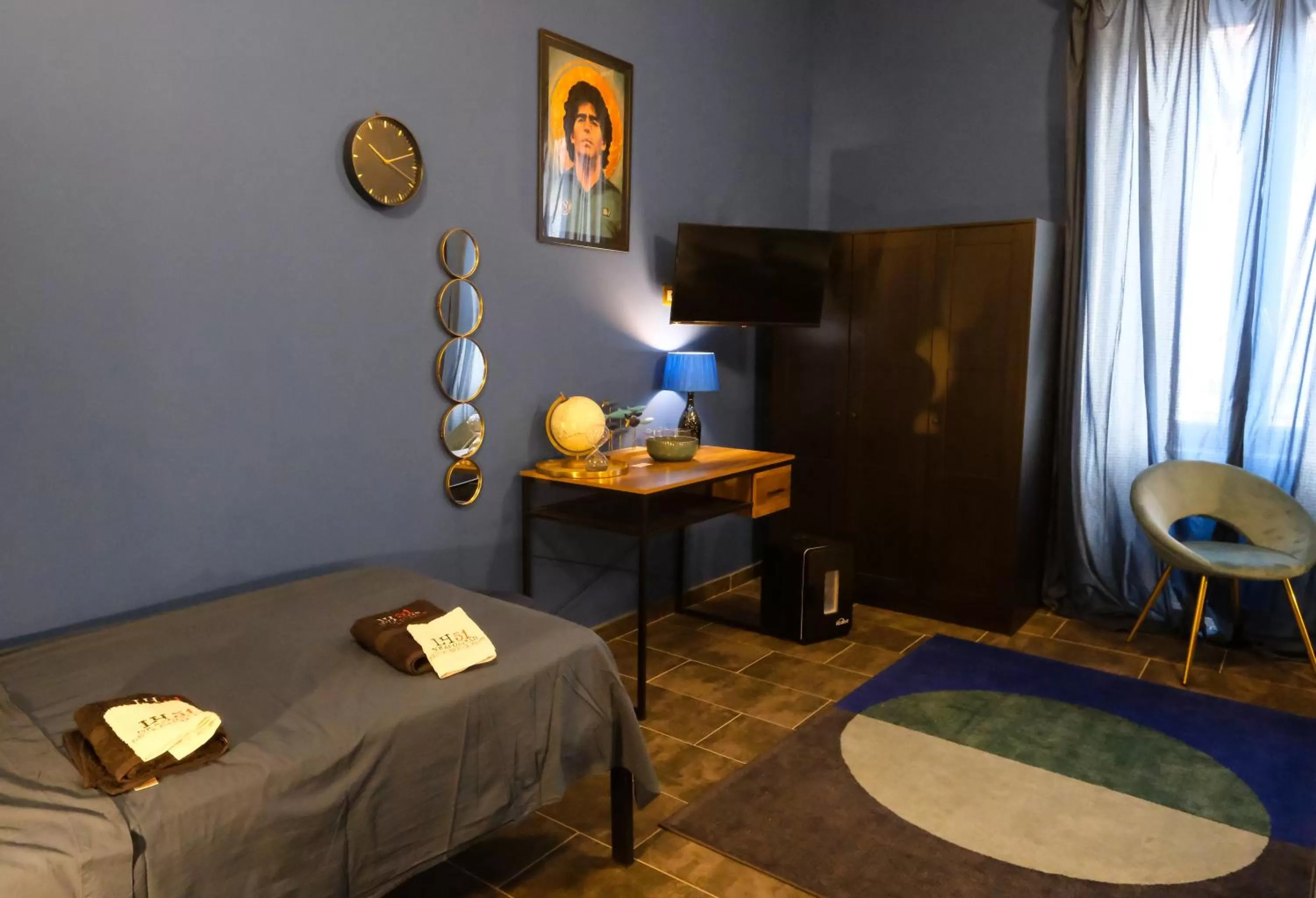 Bedroom, Bed in LH51 Rooms