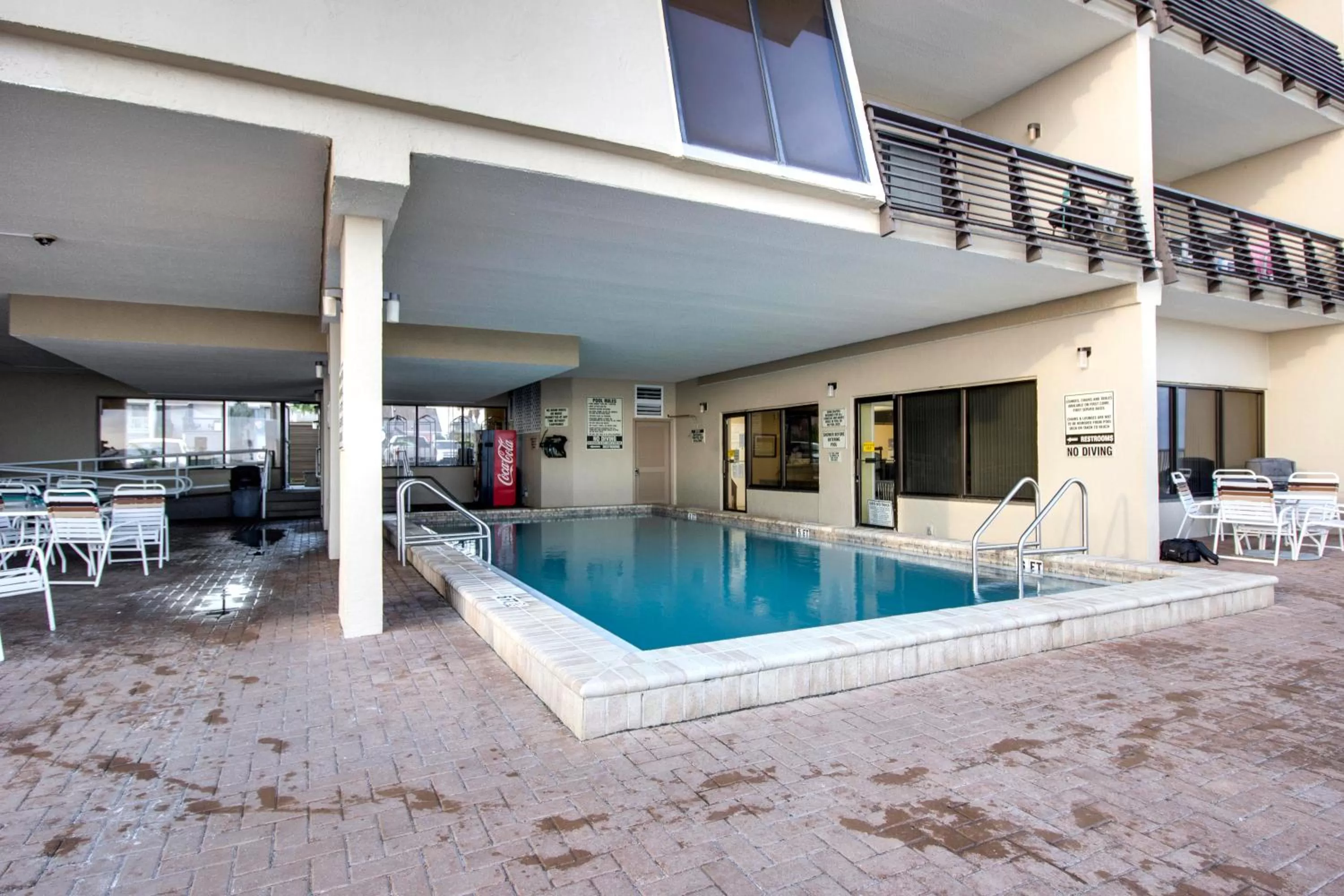 Swimming Pool in Gulf Gate 410