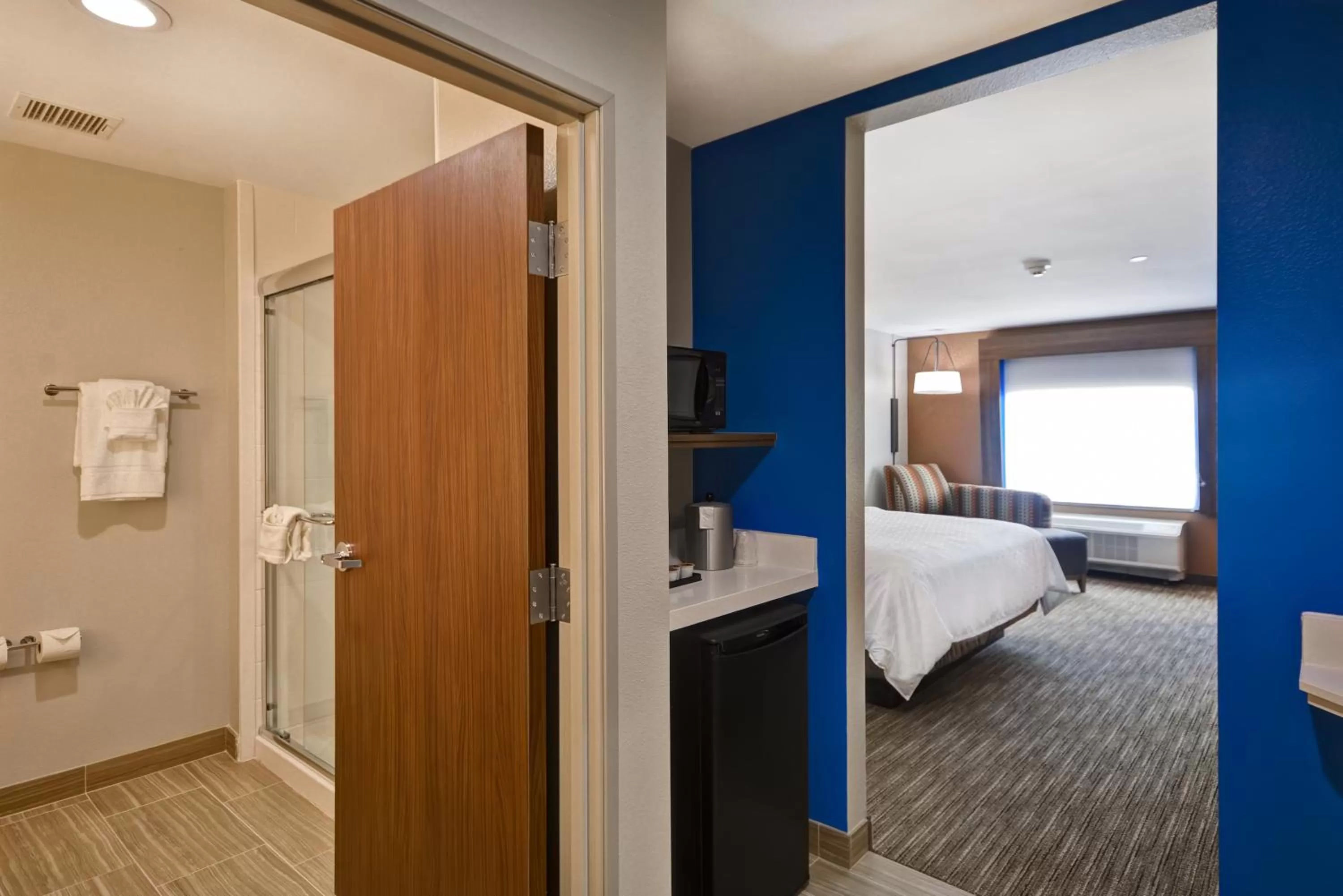Photo of the whole room, Bed in Holiday Inn Express & Suites - Houston NASA - Boardwalk Area by IHG